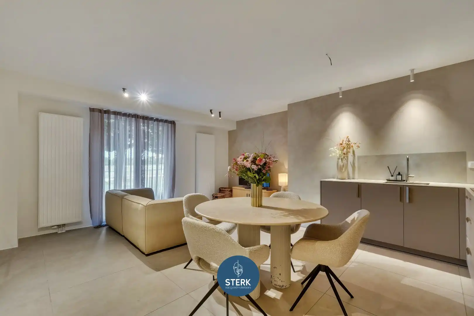 PAND MET 2 APPARTEMENTEN EN HANDELSRUIMTE TE BRIEGDEN-LANAKEN !  foto 2