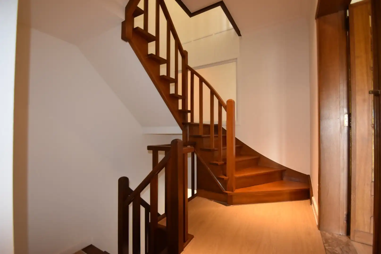 Knappe rijwoning met inpandige garage en mooie tuin in het centrum van Riemst foto 12