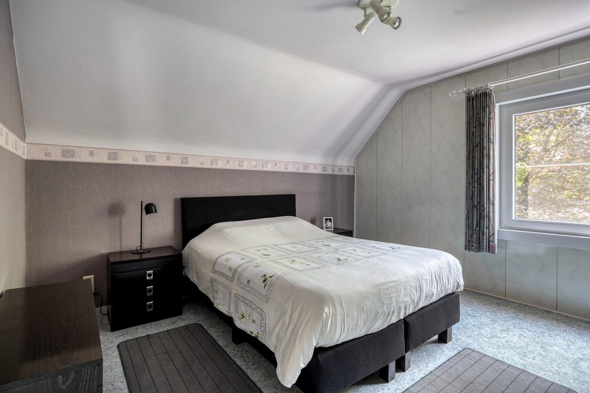 Rustig gelegen woning met oa 4 slpks op een mooi breed perceel van 21 are. foto 17