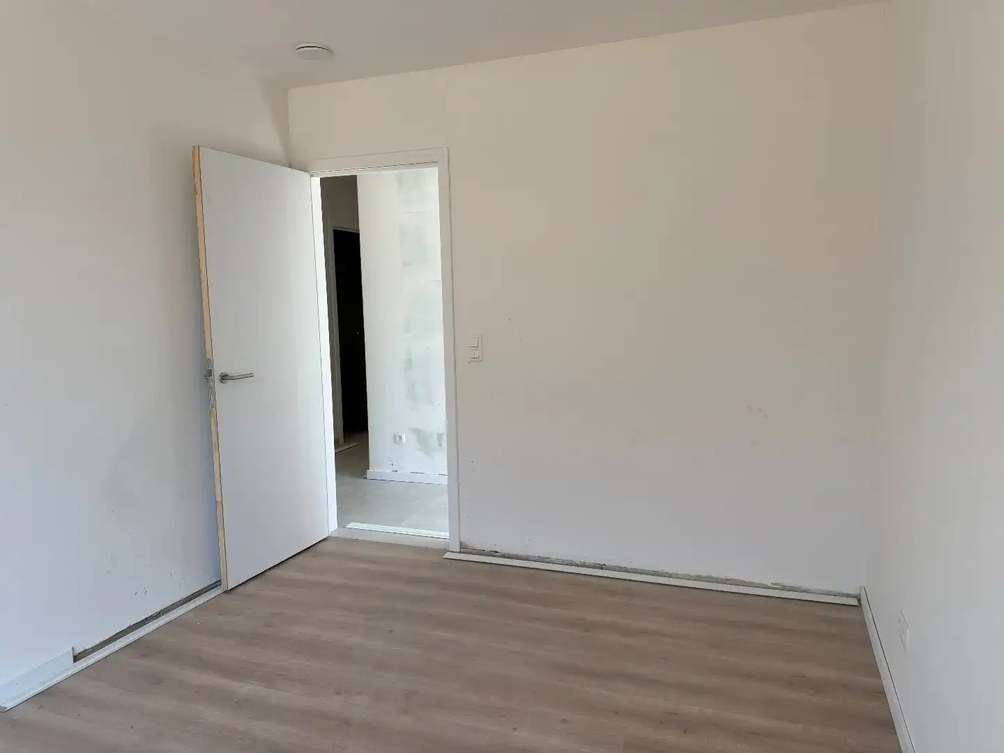 Laatste gelijkvloers 2-slpk appartement met tuin, 1 stpls en een kelder foto 11