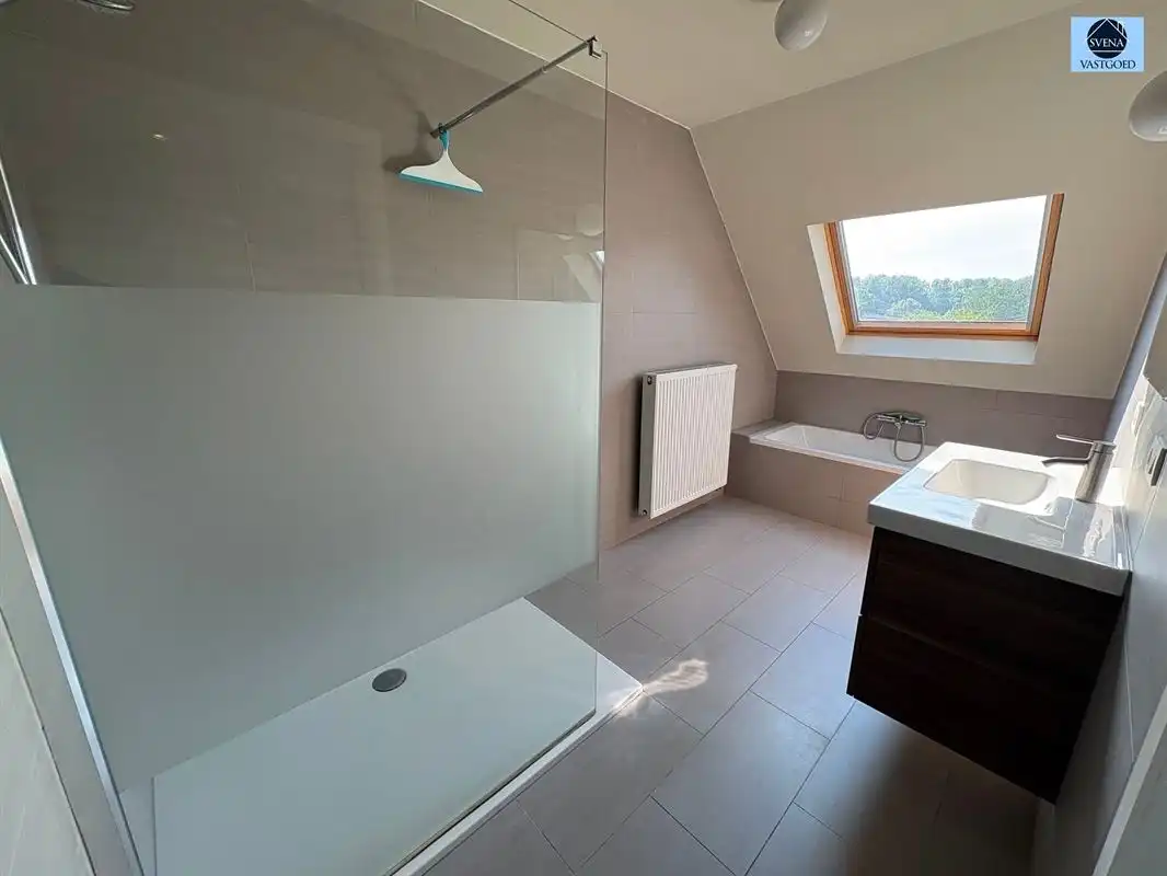 ENERGIEZUINIGE INSTAPKLARE WONING MET 2 SLAAPKAMERS, GARAGE EN TUIN foto 11