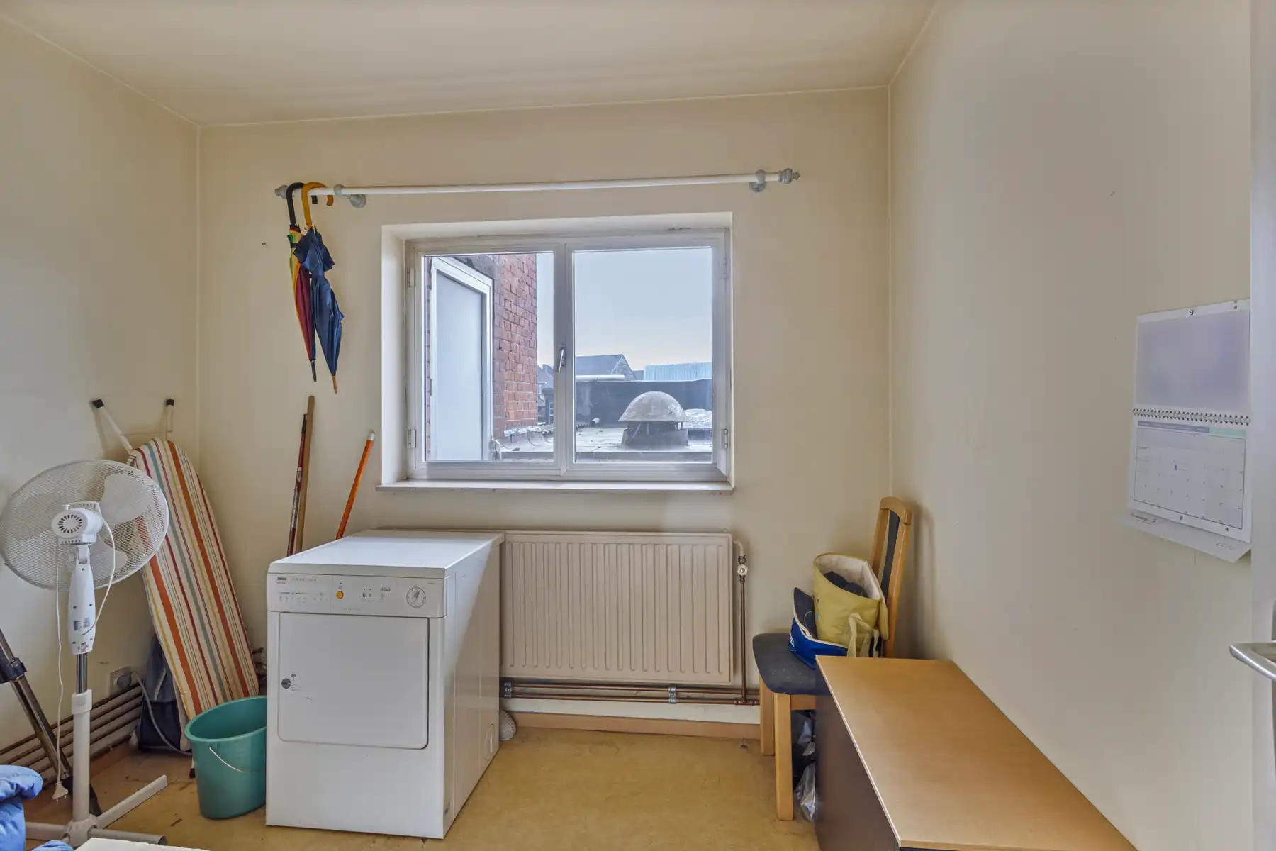 Solide eigendom: commerciële ruimte met atelier + 2 appart. foto 8