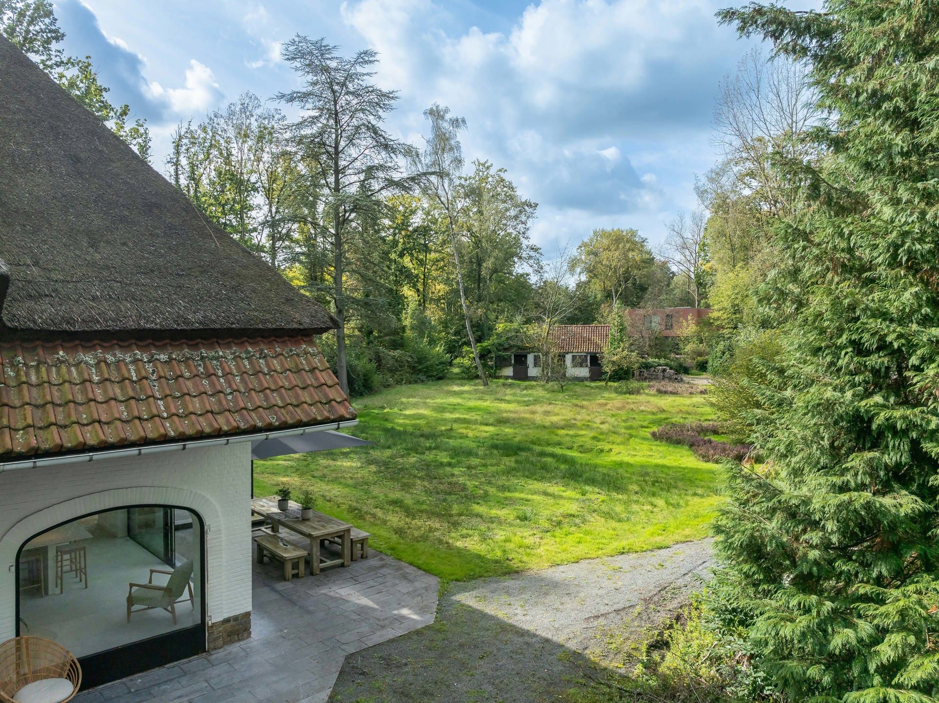 Charmant gerenoveerde villa met weelderige tuin foto 3