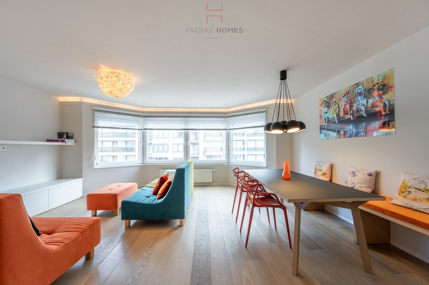 Modern gerenoveerd en ruim appartement in het gezellig centrum van Knokke foto {{pictureIndex}}