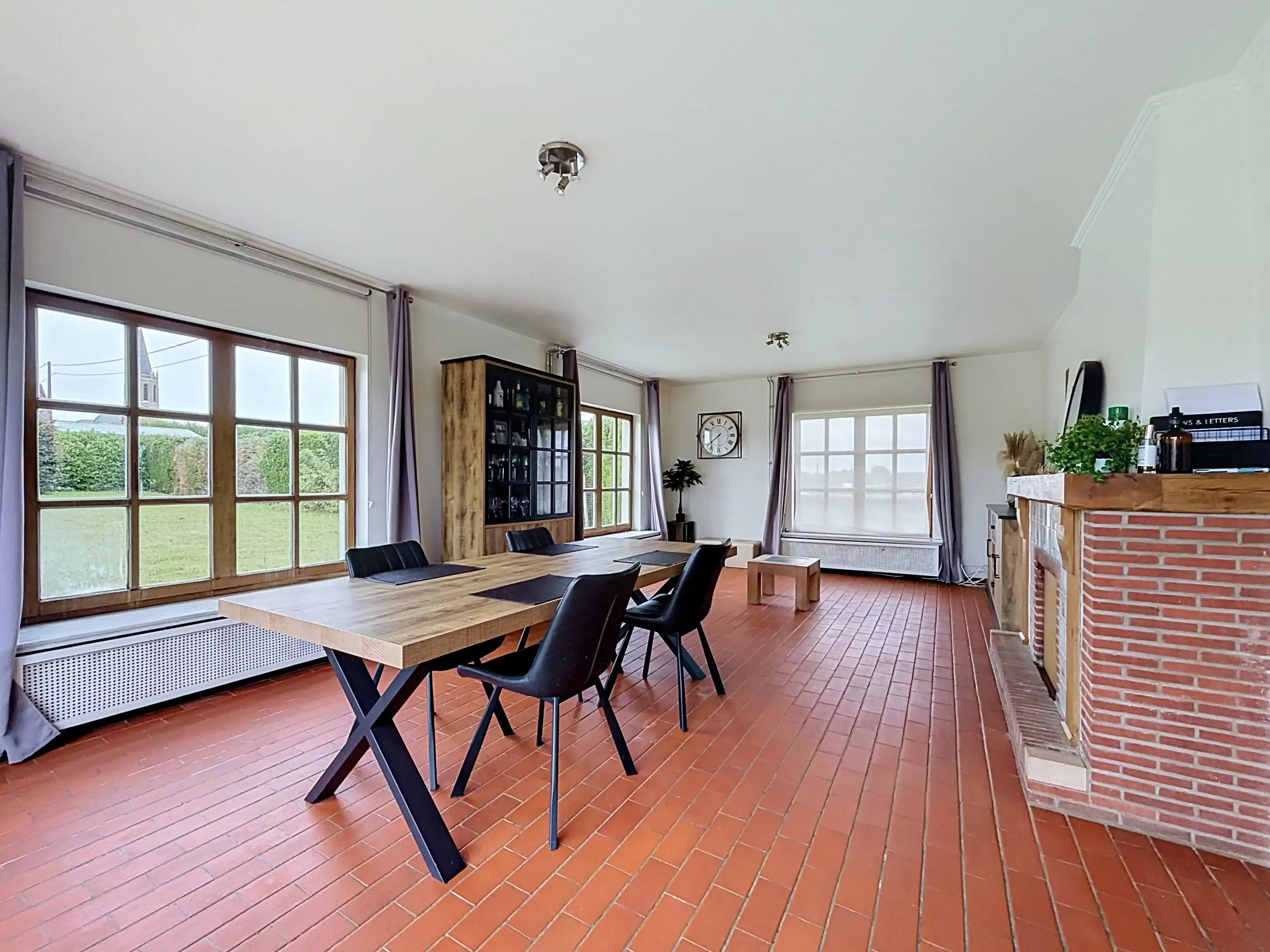 Landelijk gelegen gelijkvloerse villa te huur in Zonnebeke met 2 slaapkamers, garage, grote tuin en prachtig uitzicht! foto 3