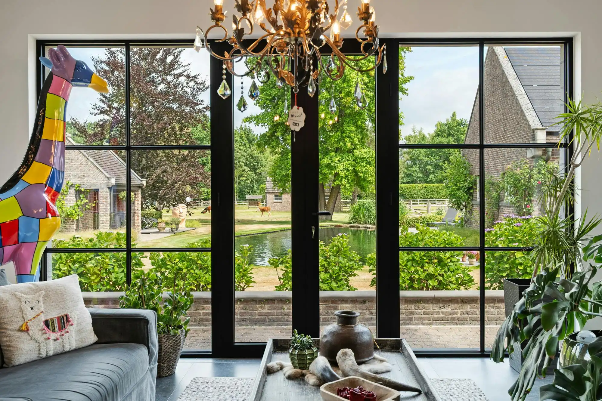 Villa met praktijkruimte en weilanden te koop in Geel foto {{pictureIndex}}