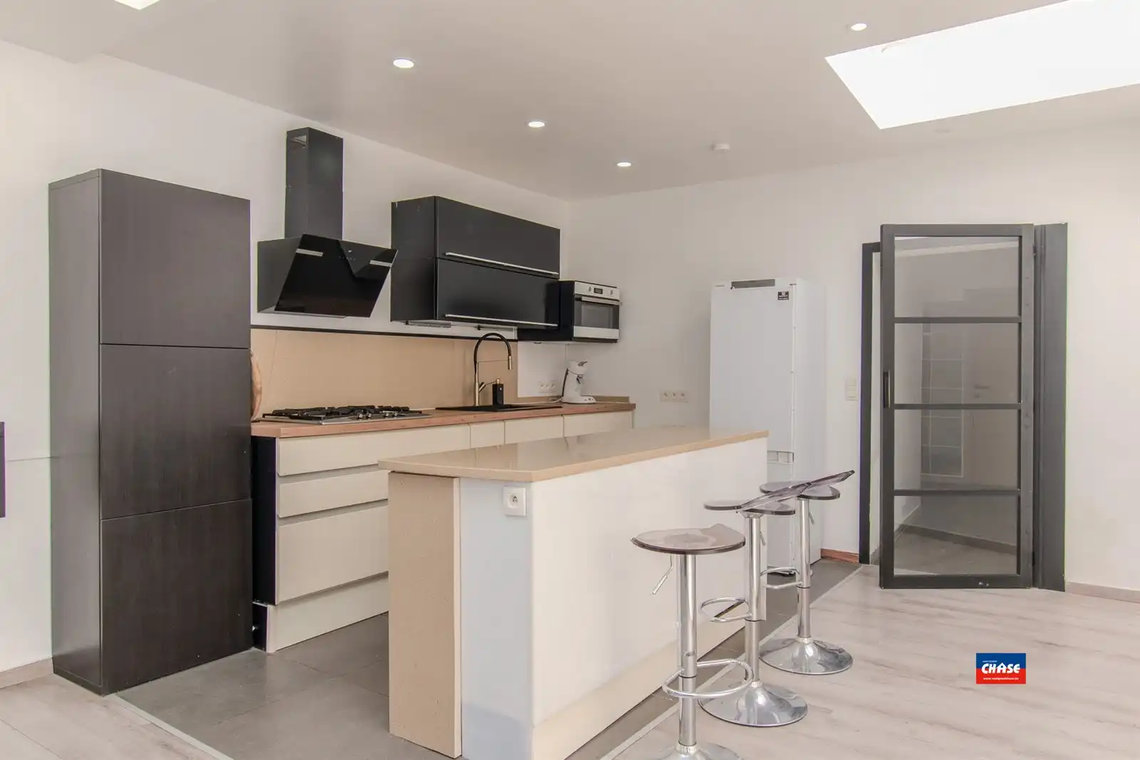 Rijwoning met 3 slaapkamers, 2 badkamers en terras foto 2