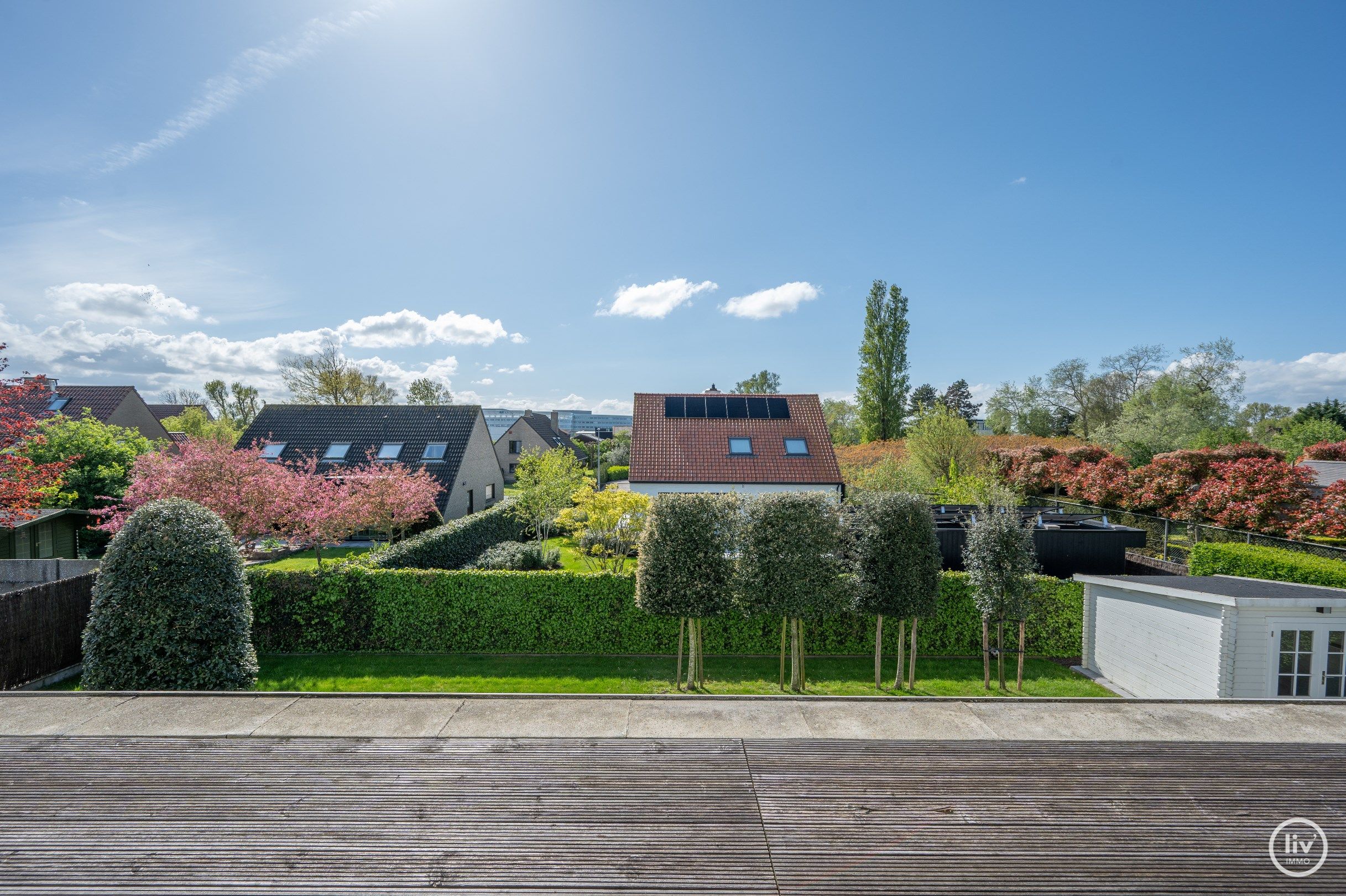 Moderne villa (2017) genietend van veel lichtinval en voorzien van heel wat comfort gelegen vlakbij het centrum van Knokke. Garage voor 6 wagens toegankelijk vi foto 15