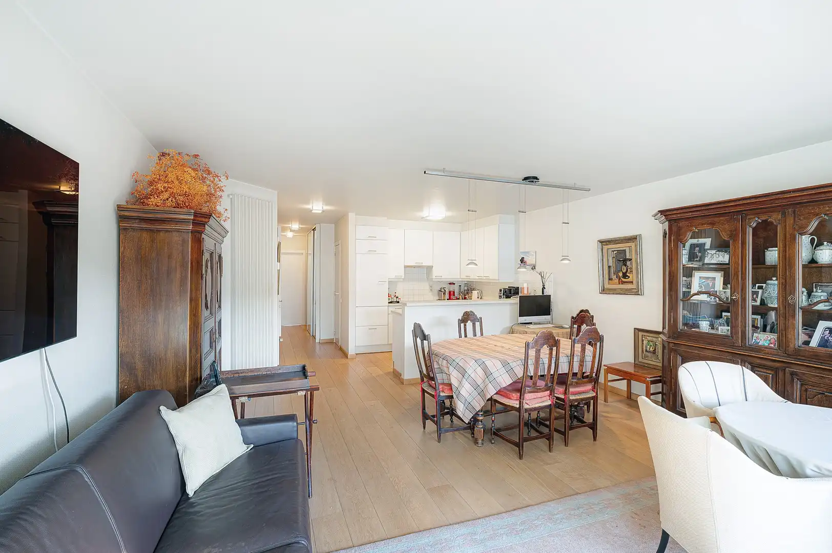 Lichtrijk appartement op enkele stappen van de Dumortierlaan. foto 11