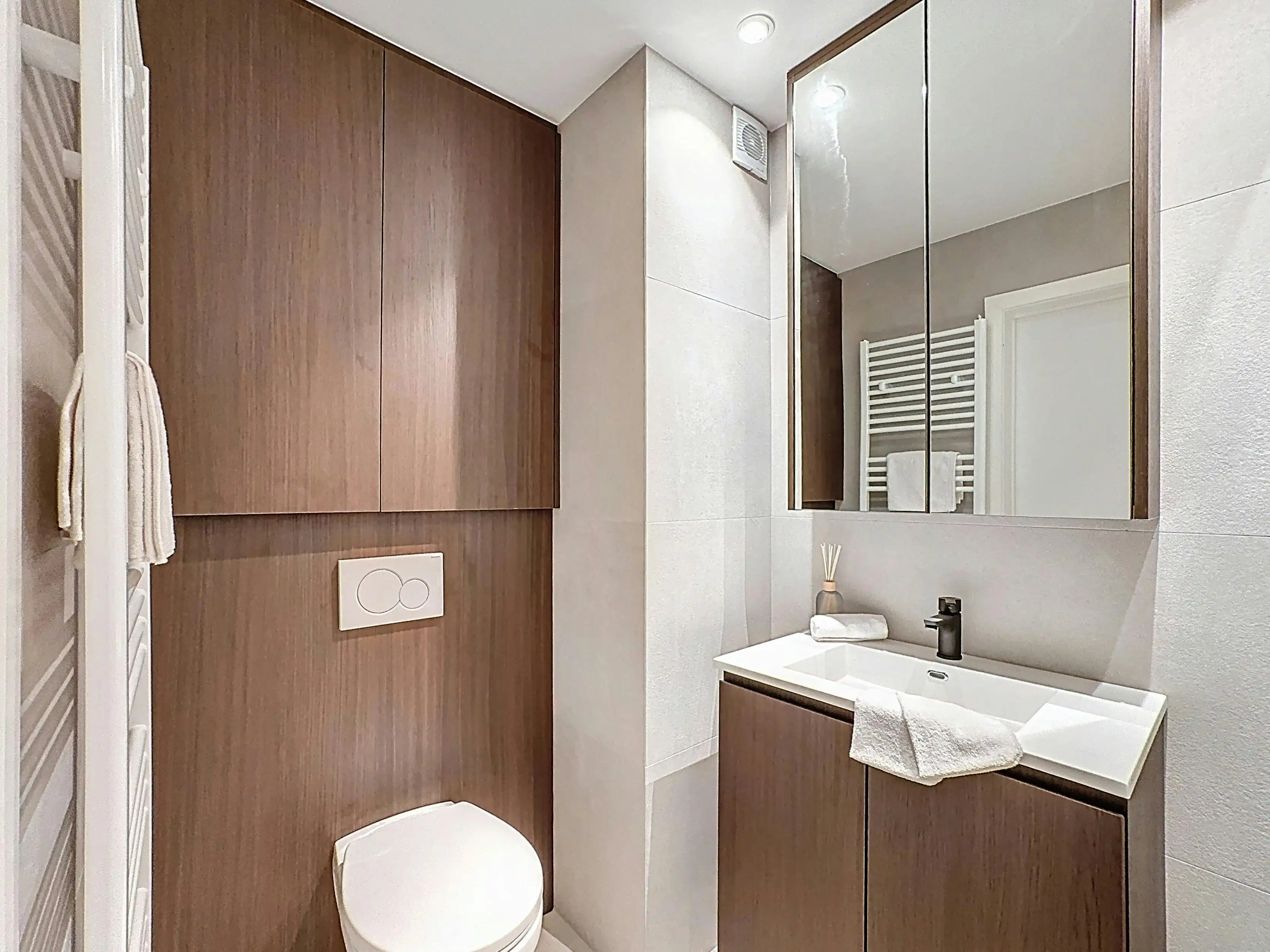 Knap appartement vlakbij het Heldenplein in Heist te koop foto 10