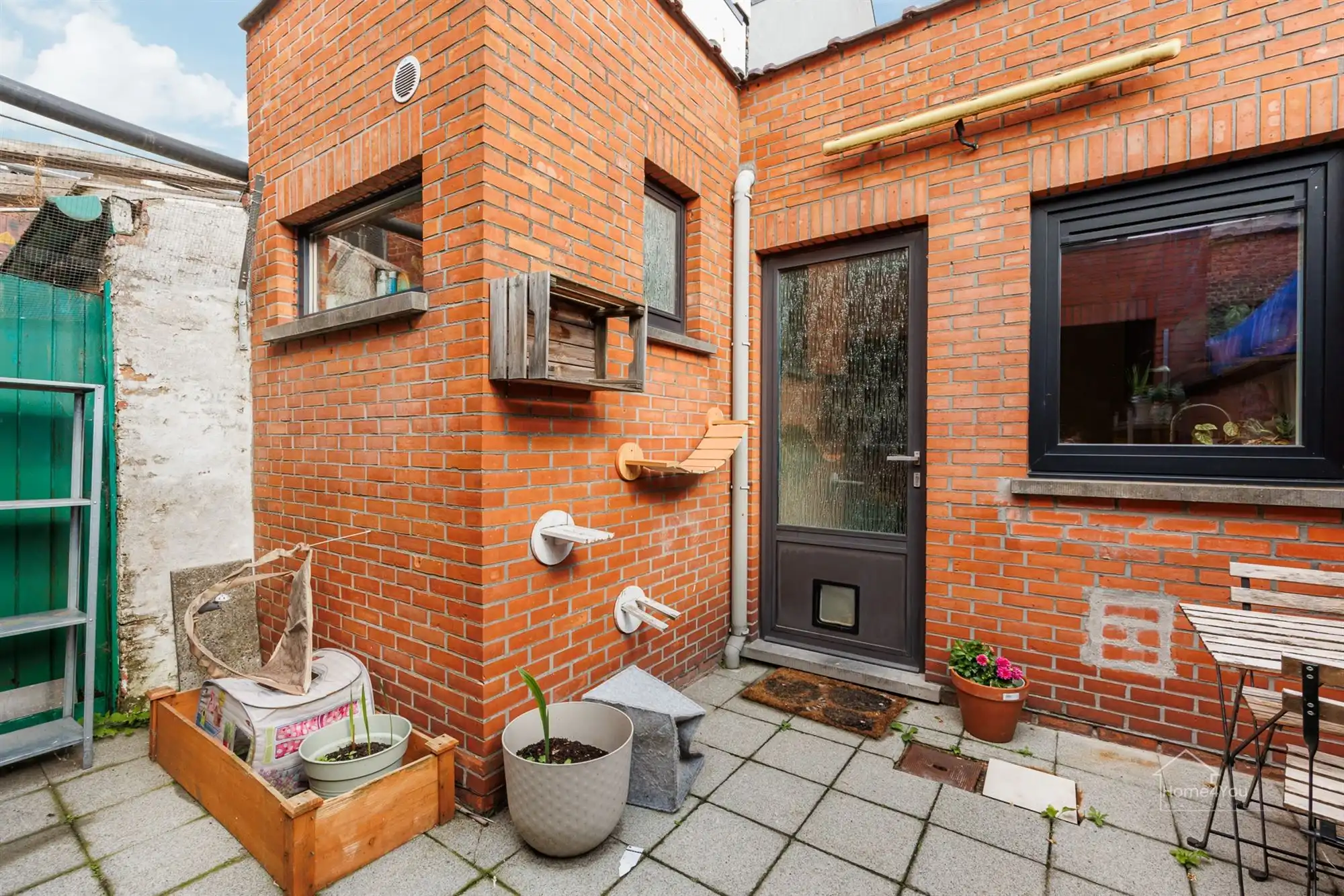 Instapklaar rijhuis met 2 slpk, vernieuwde keuken & badkamer foto 11