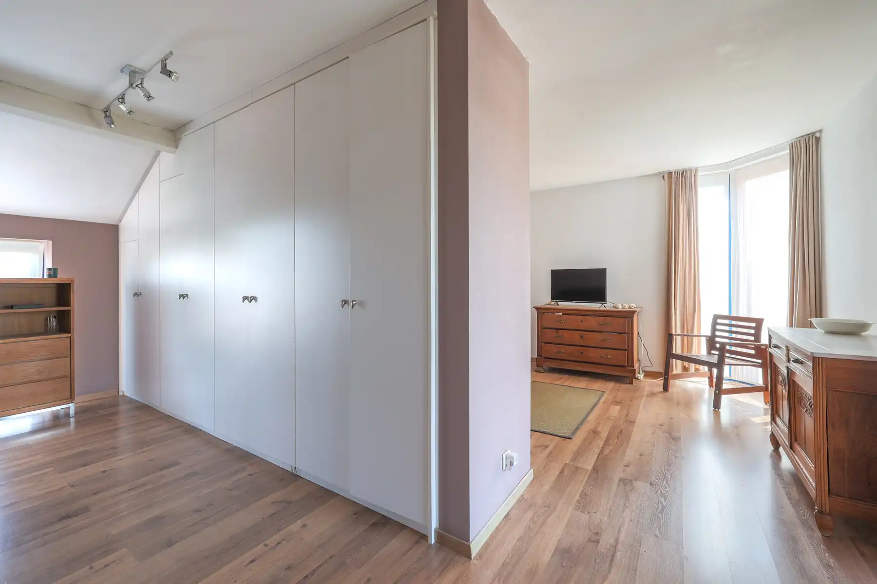 Vrijstaande woning op uniek perceel met zwembad foto 21