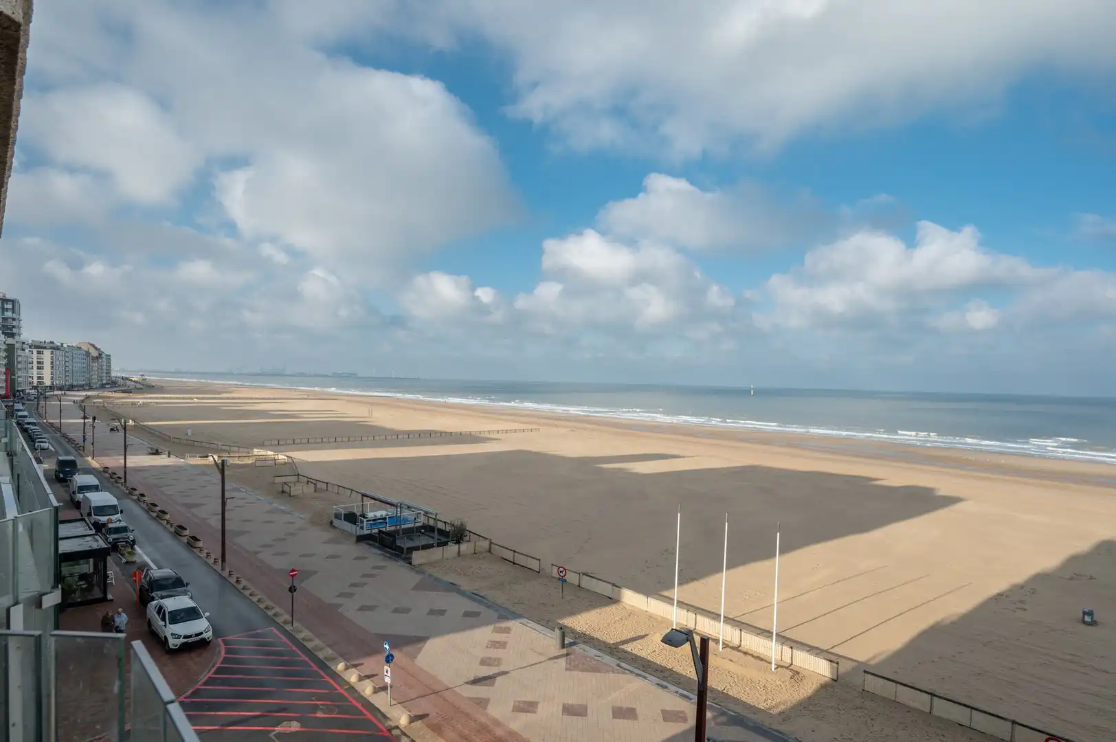 Fantastisch appartement met adembenemend zeezicht ideaal gelegen op de zeedijk in het Zoute. foto 26
