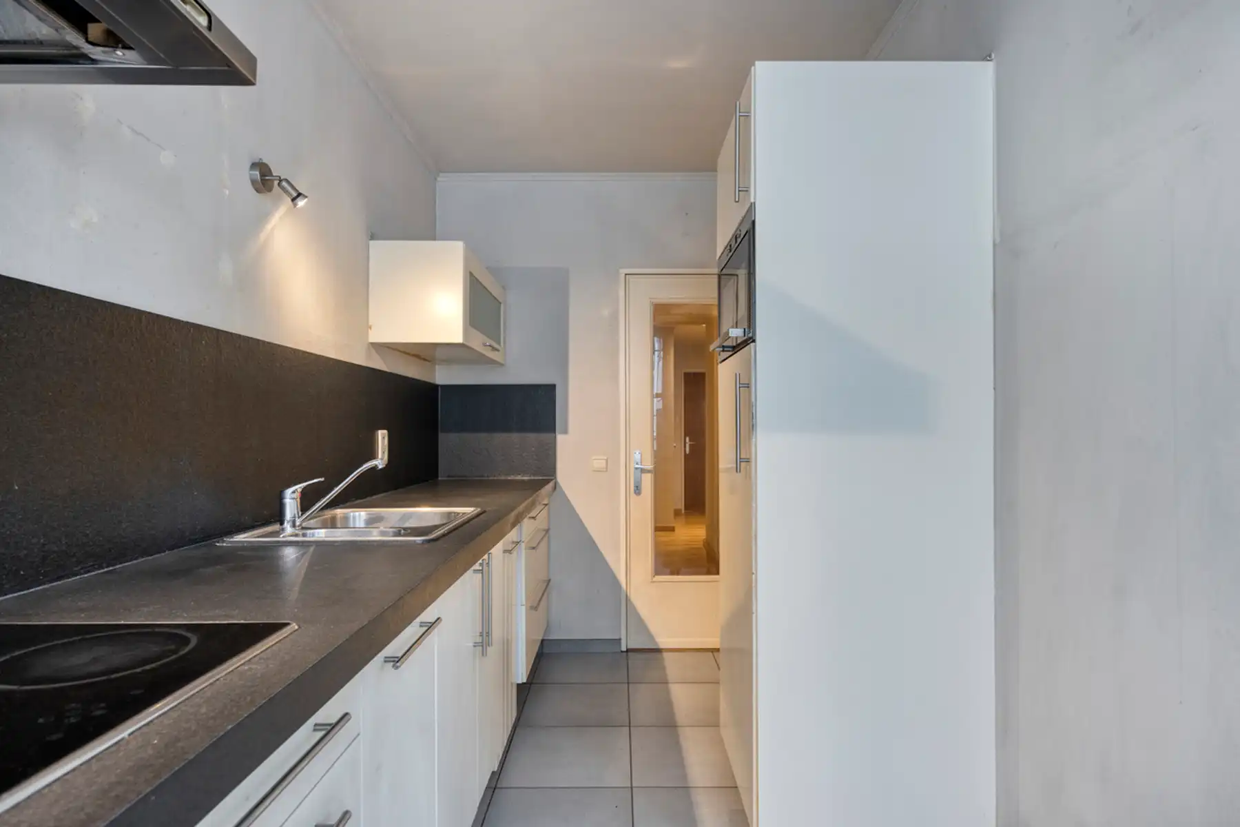 Ruim en lichtrijk appartement met 2 slaapkamers. foto 7
