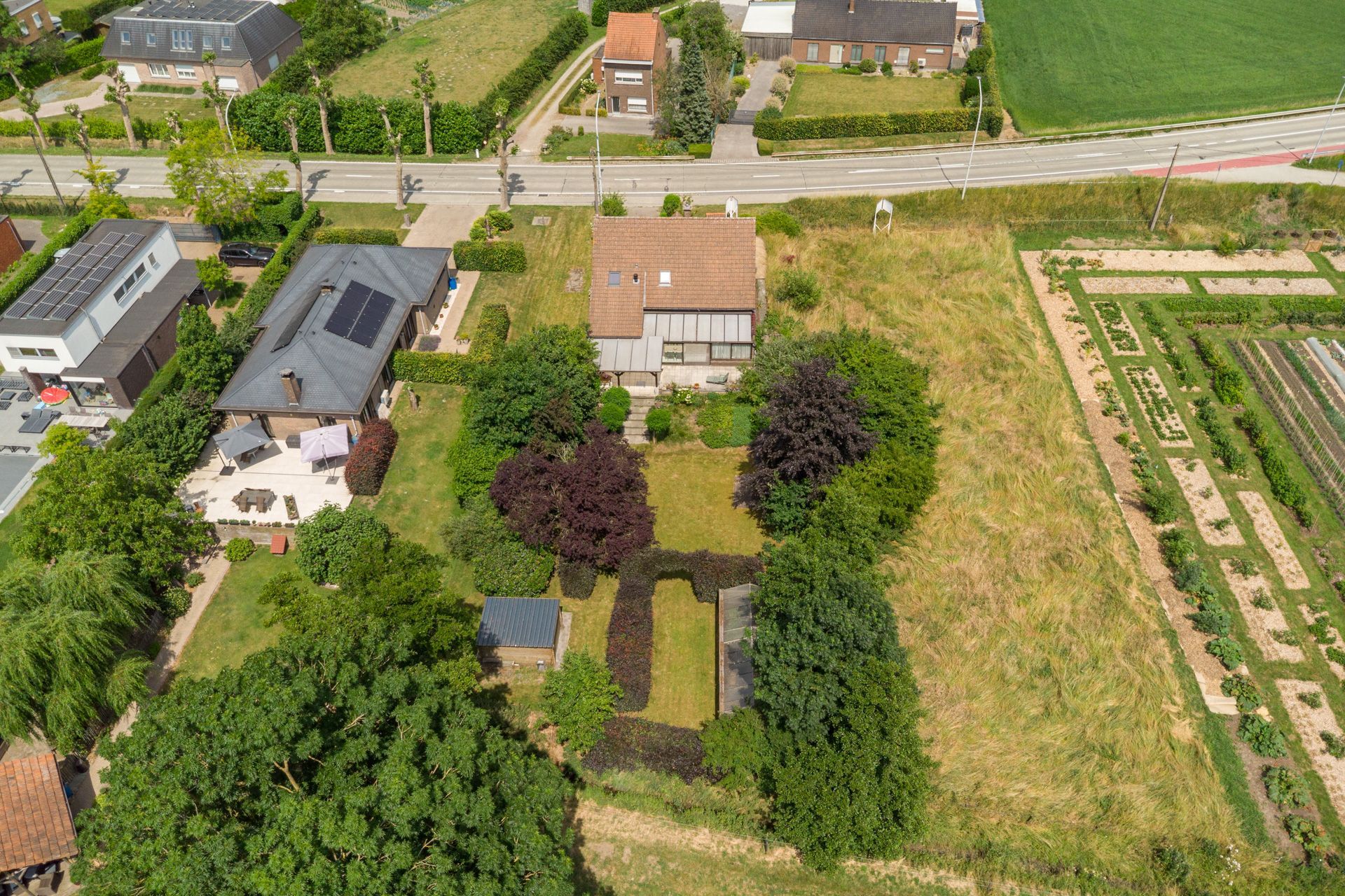 Open bebouwing met 4 slpks en grote tuin foto 28