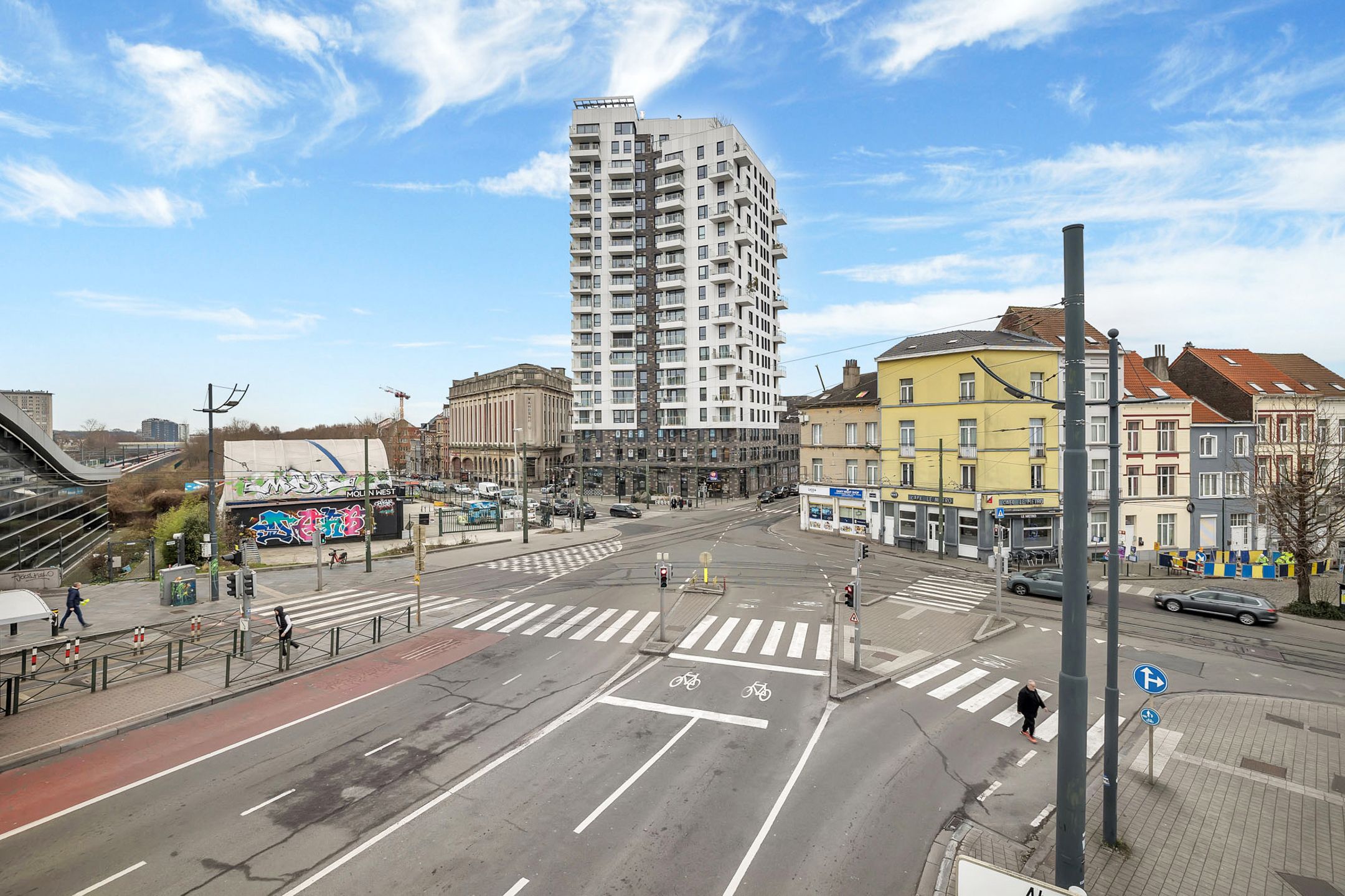 Ondergrondse autostaanplaats in Sint-Jans-Molenbeek te koop! foto 1