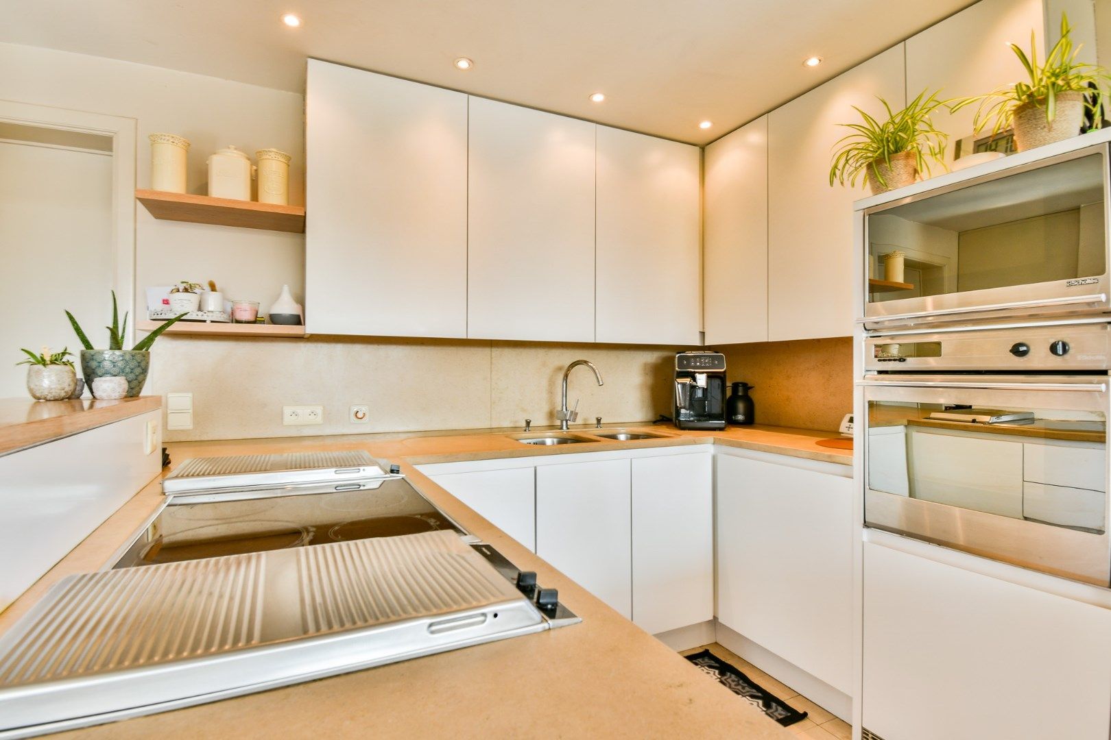 Karaktervolle villa met loodsen te koop in Torhout! foto 6