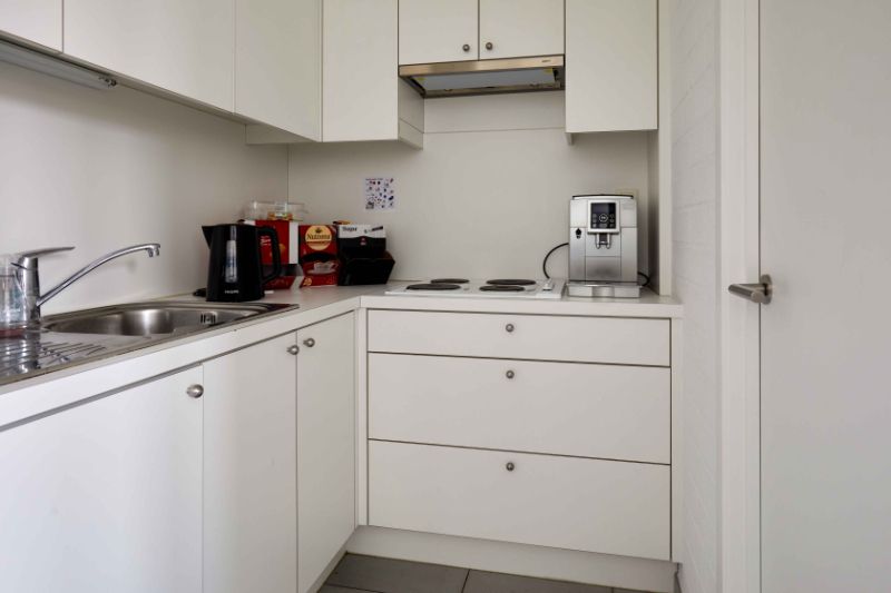 Roeselare-centrum. Trendy kantoorruimte met diensten te huur vanaf 1 persoon op een uistekende locatie. Voor starters of tijdelijke verhuis. foto 7