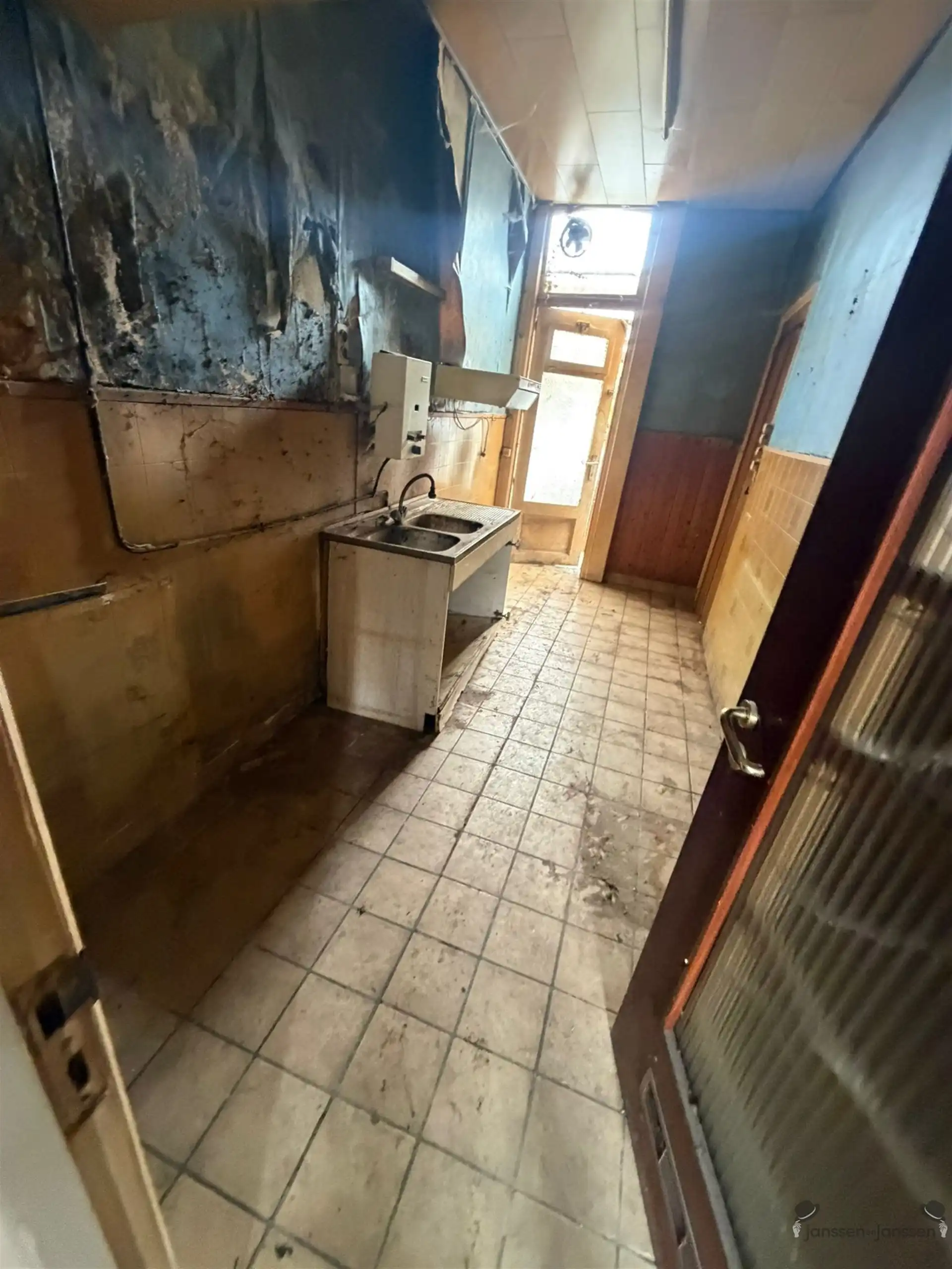 Te slopen of te renoveren woning met achterweg foto 12