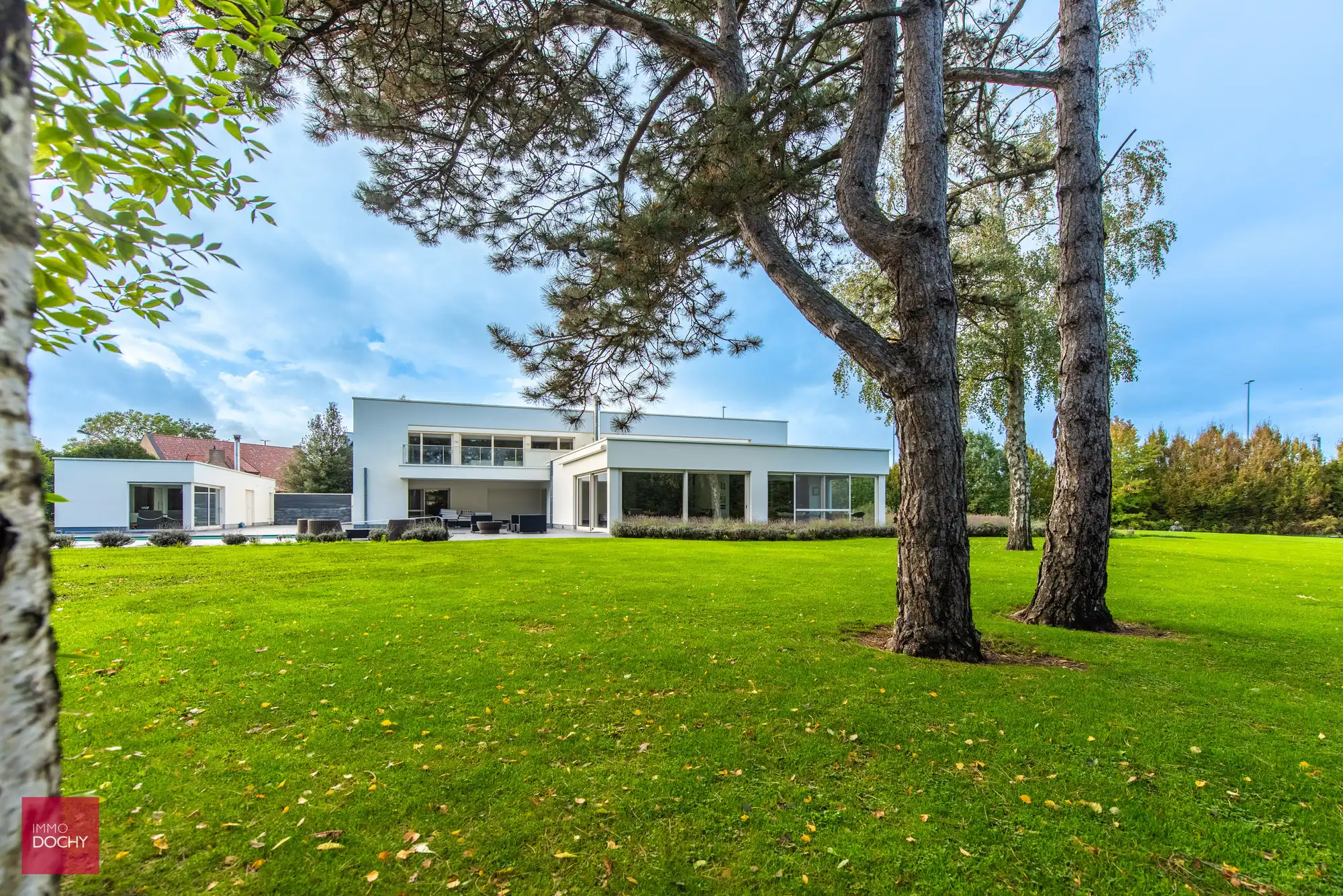 Centraal gelegen moderne ruime villa met appartement of burelen op ca. 5.664m² foto 9