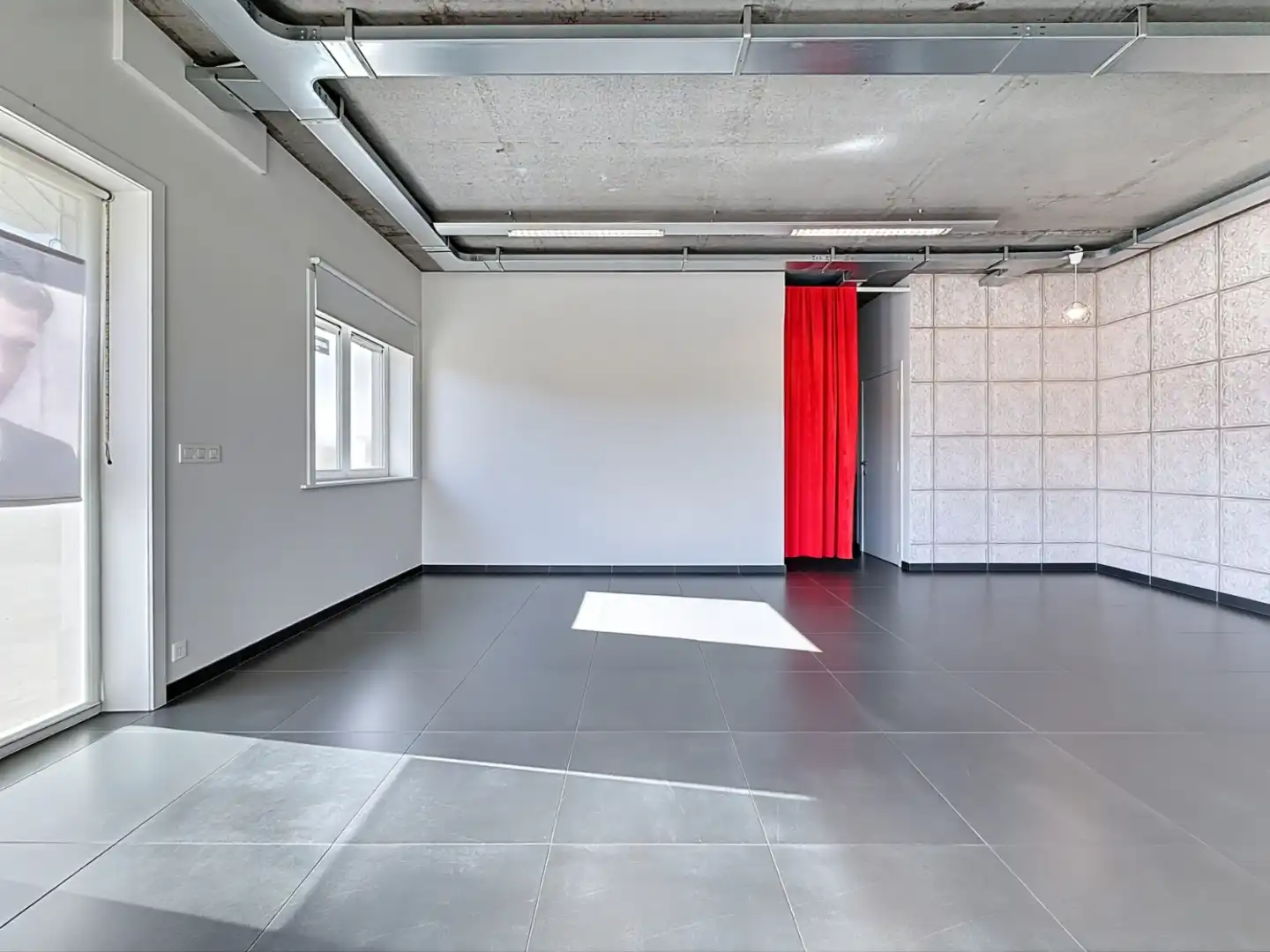 Handelspand op commerciële topligging nabij de zee te Nieuwpoort-Bad. foto 6