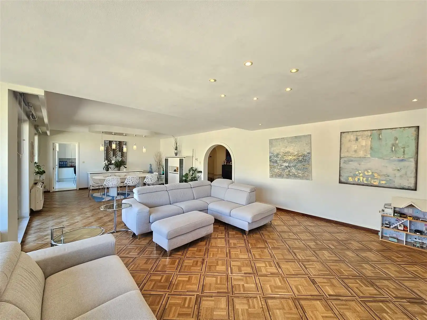 Appartement met 3 slpks, 3 badkamers en 3 terrassen. foto {{pictureIndex}}