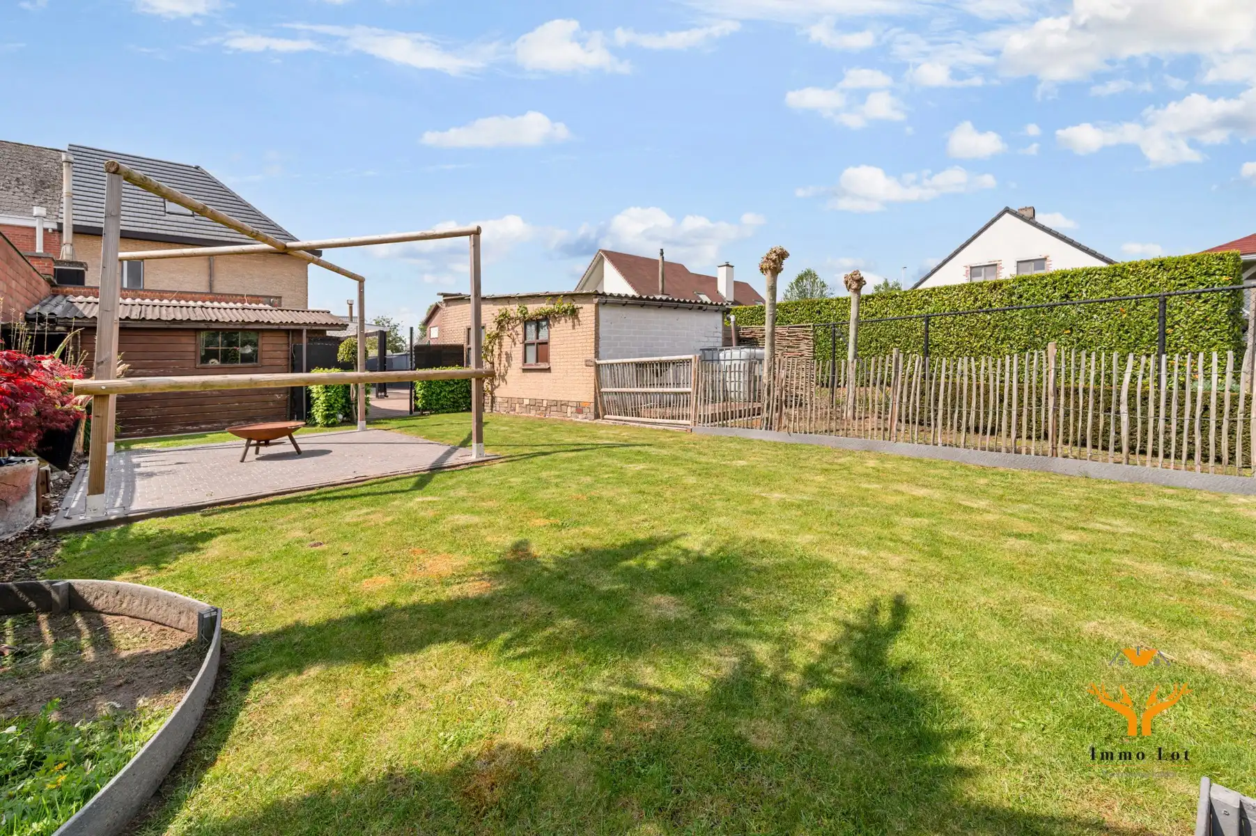 Halfopen bebouwing met tuin en garage in centrum Kalken foto 3