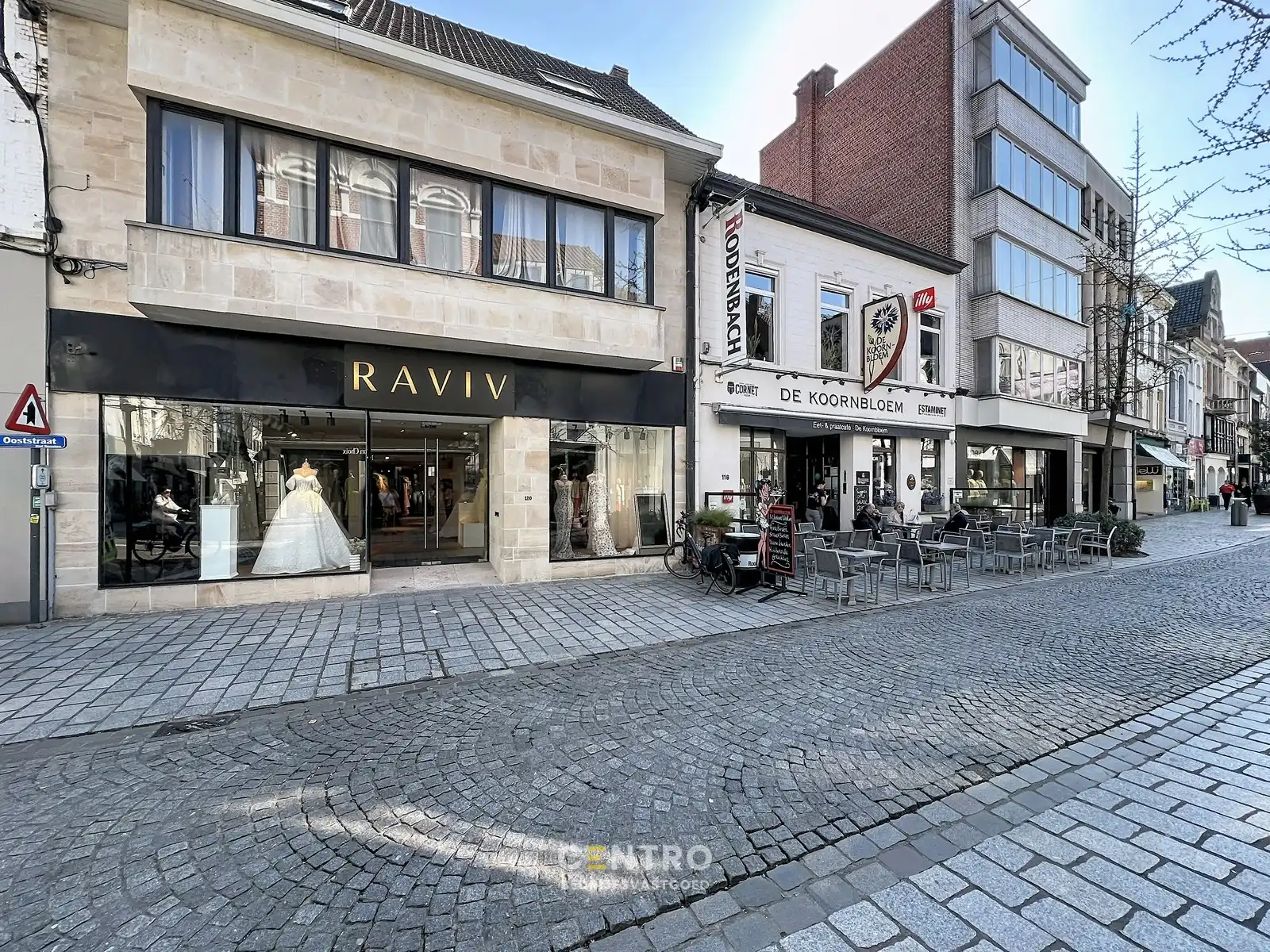 Handelspand met uitstraling (420 m² winkelruimte + extra stockruimte) te huur op topligging in OOSTSTRAAT, Roeselare. foto 2