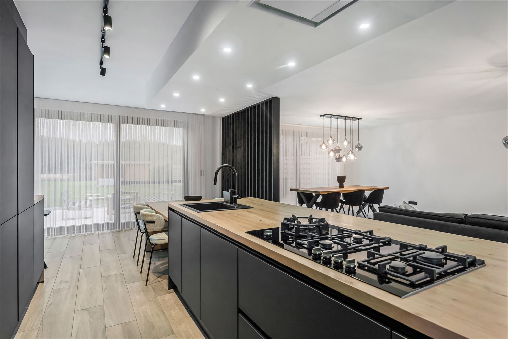 UITERST KNAP GERENOVEERDE WONING MET 3-4 SLAAPKAMERS OP EEN PERCEEL VAN 12A48CA TE BEVERLO foto 8