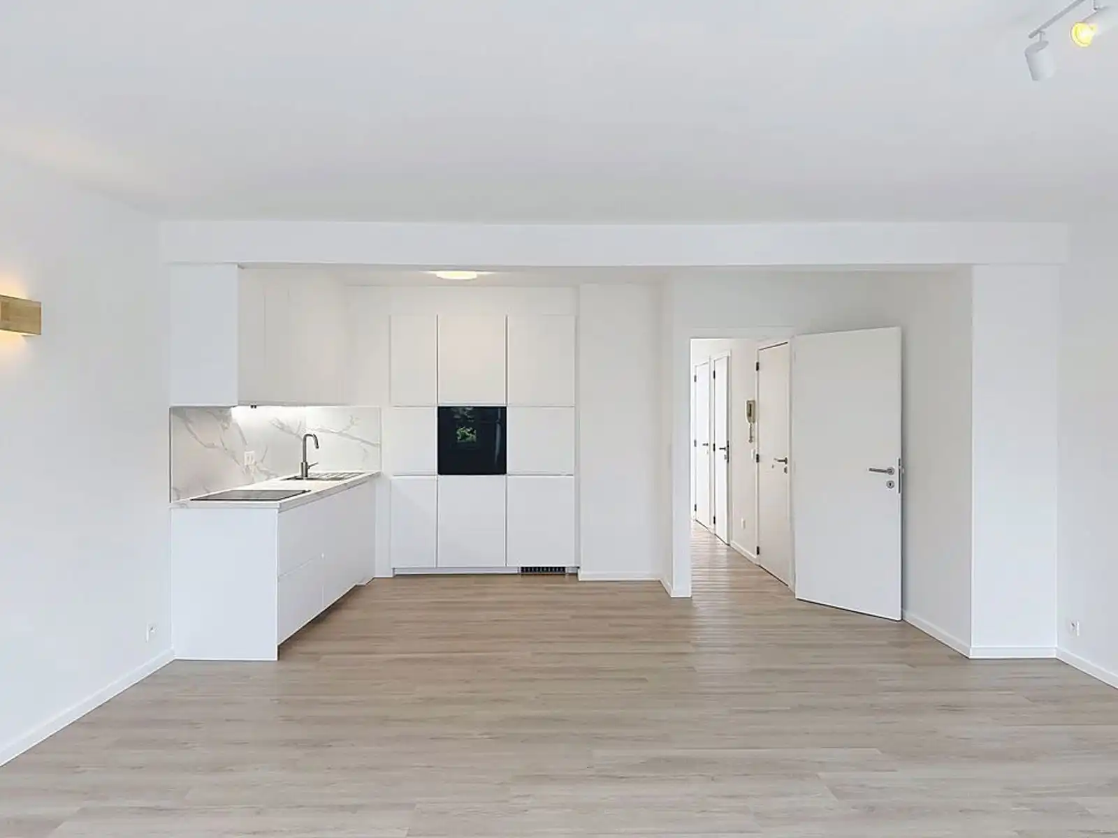 Prachtig instapklaar appartement met LIFT in het centrum! foto {{pictureIndex}}