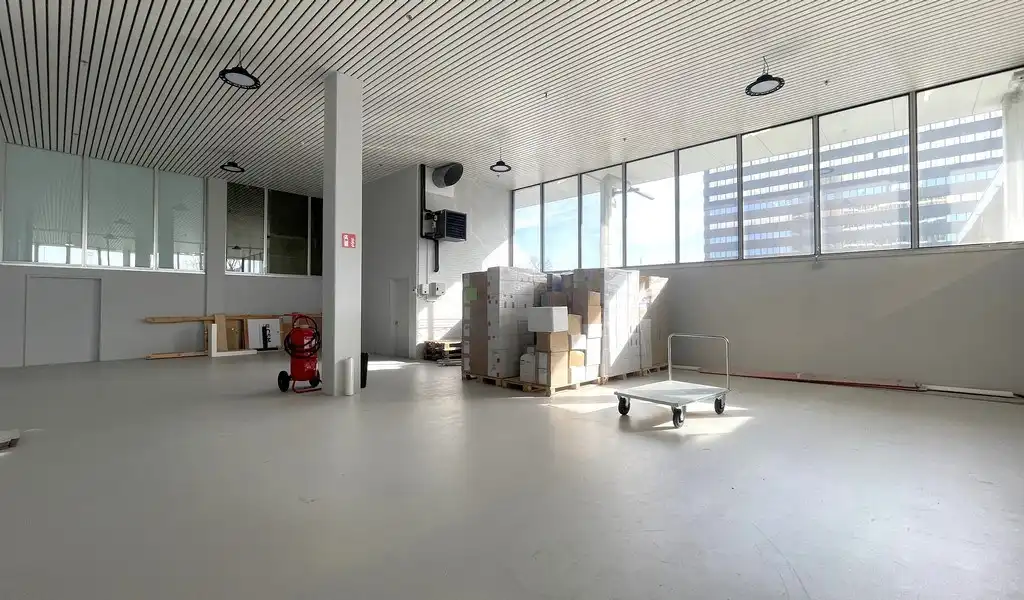 Vernieuwde kantoren te huur in Ahlers Building te Antwerpen foto 27