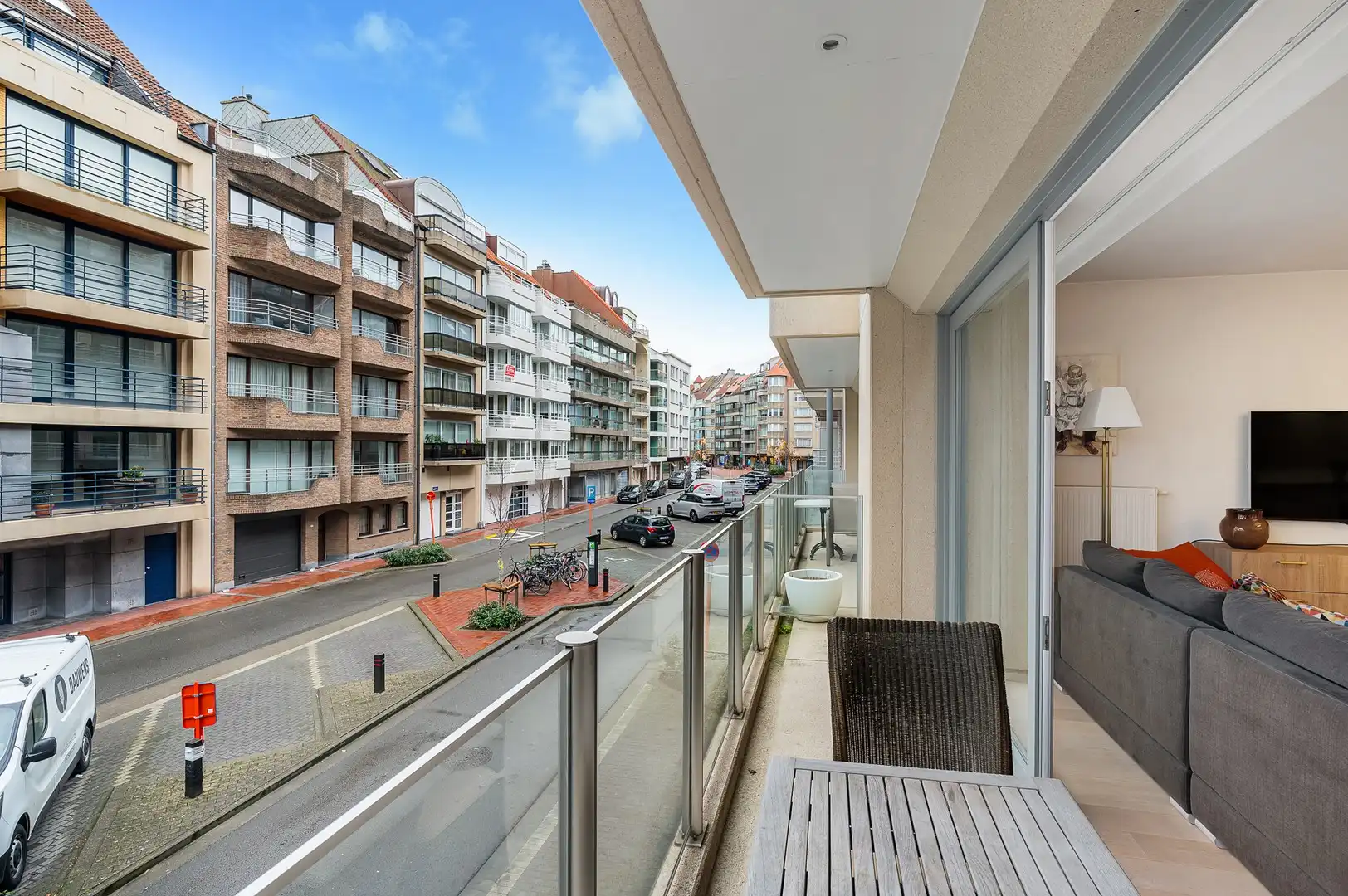 Lichtrijk appartement van 100 m² met terras, gelegen in de Koningslaan. foto {{pictureIndex}}