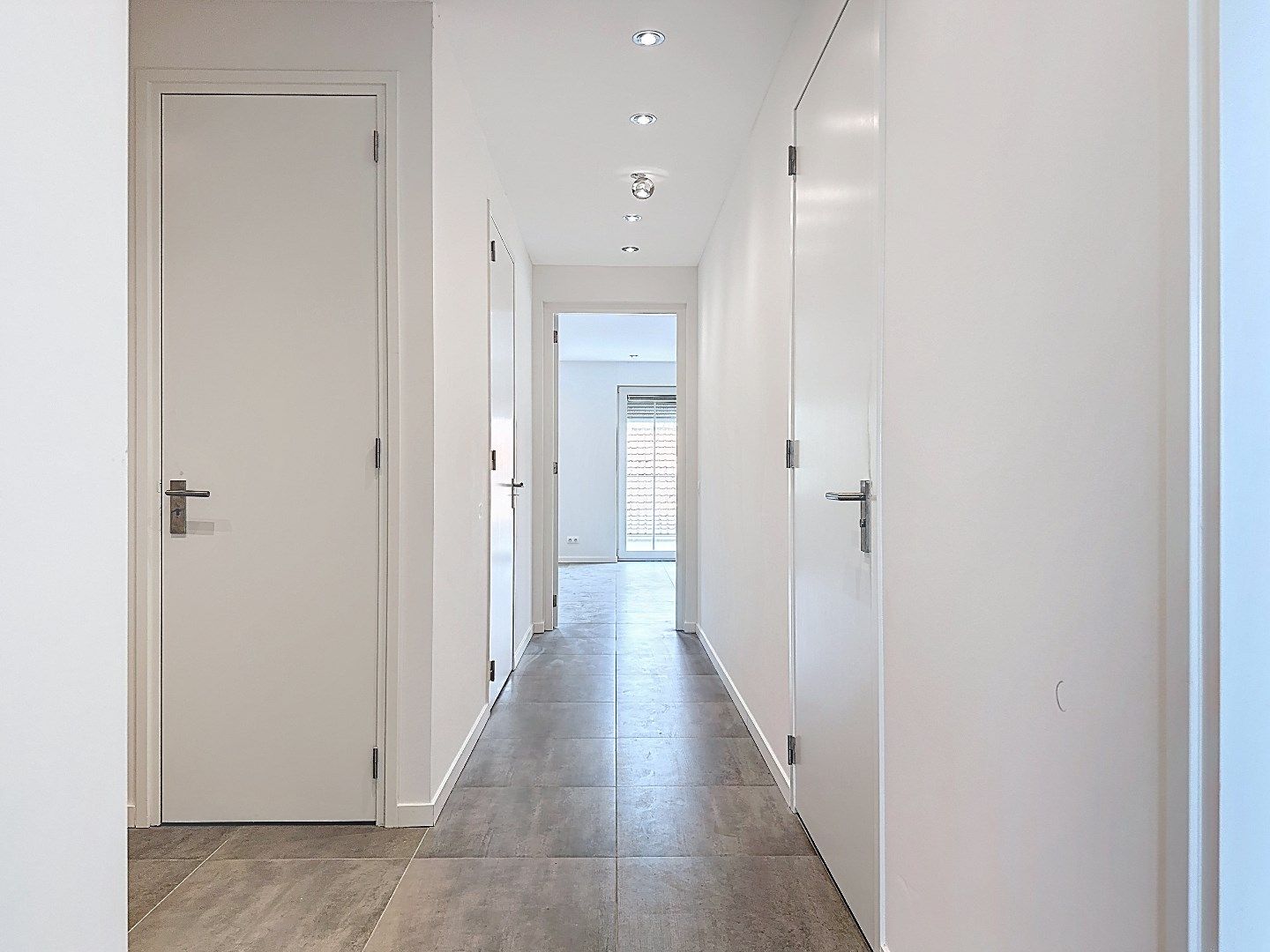 Instapklaar appartement met balkon en parkeerplaats in Aardenburg foto 14