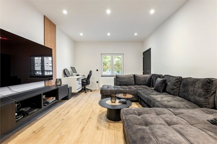 RUIME GERENOVEERDE WONING OP EEN ZEER GOEDE LOCATIE foto 6