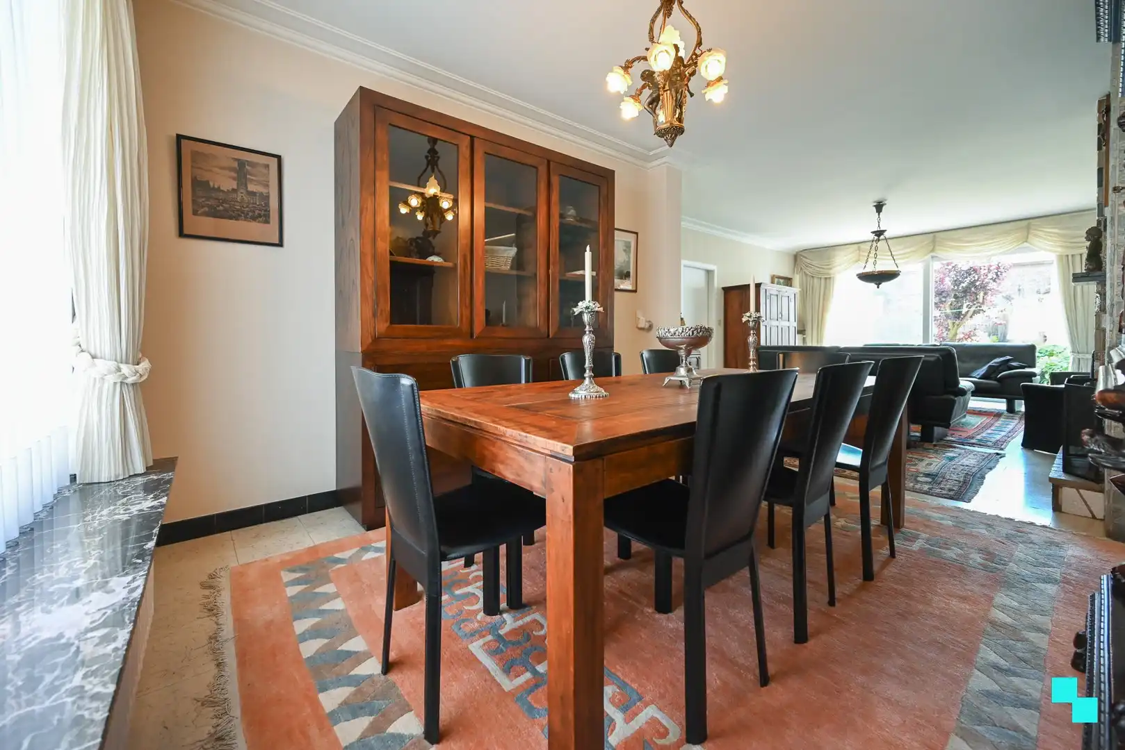 Zeer ruime woning met naastliggend interessant perceel te Izegem foto 9