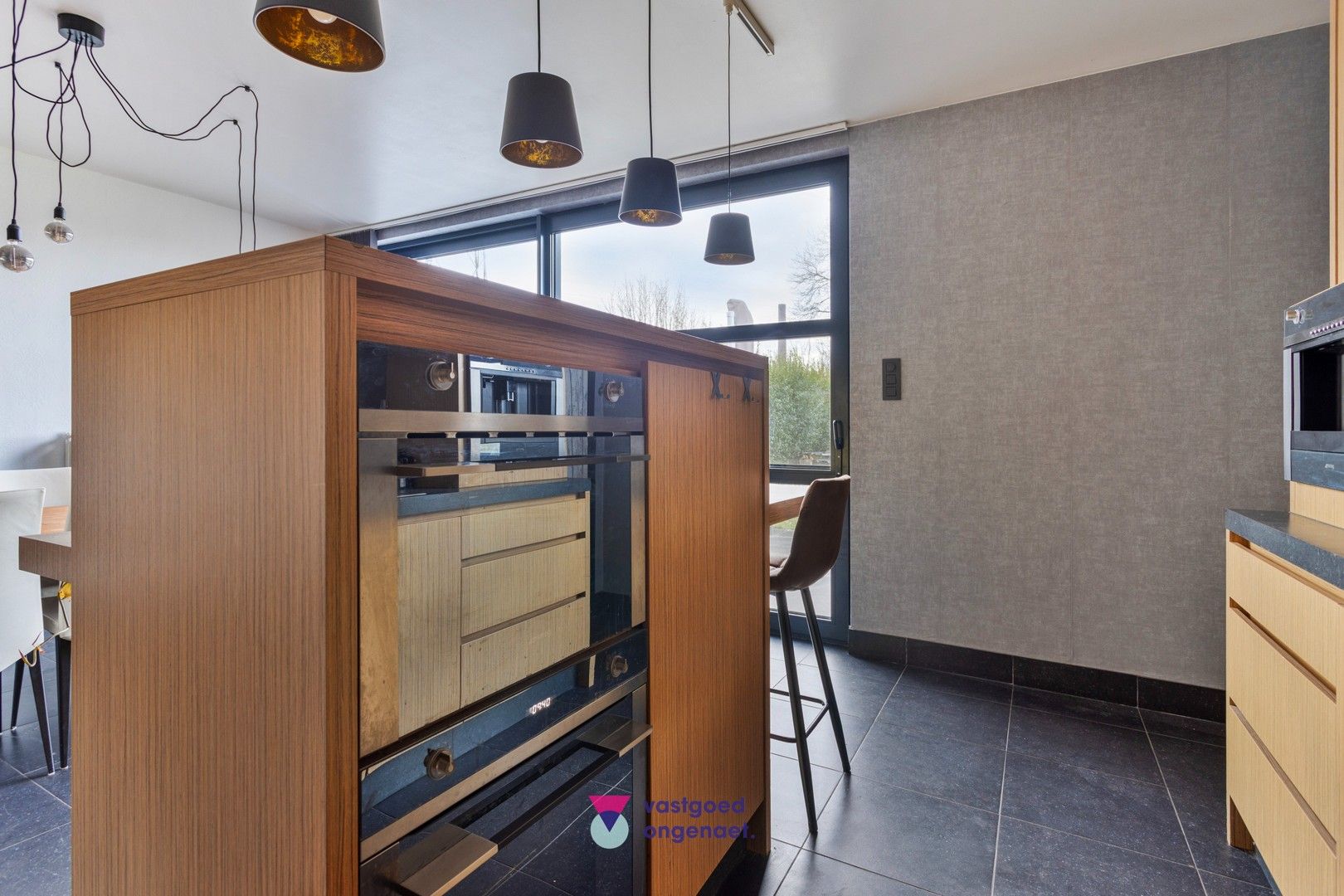 Ruime halfopen bebouwing met zonnige tuin foto 12