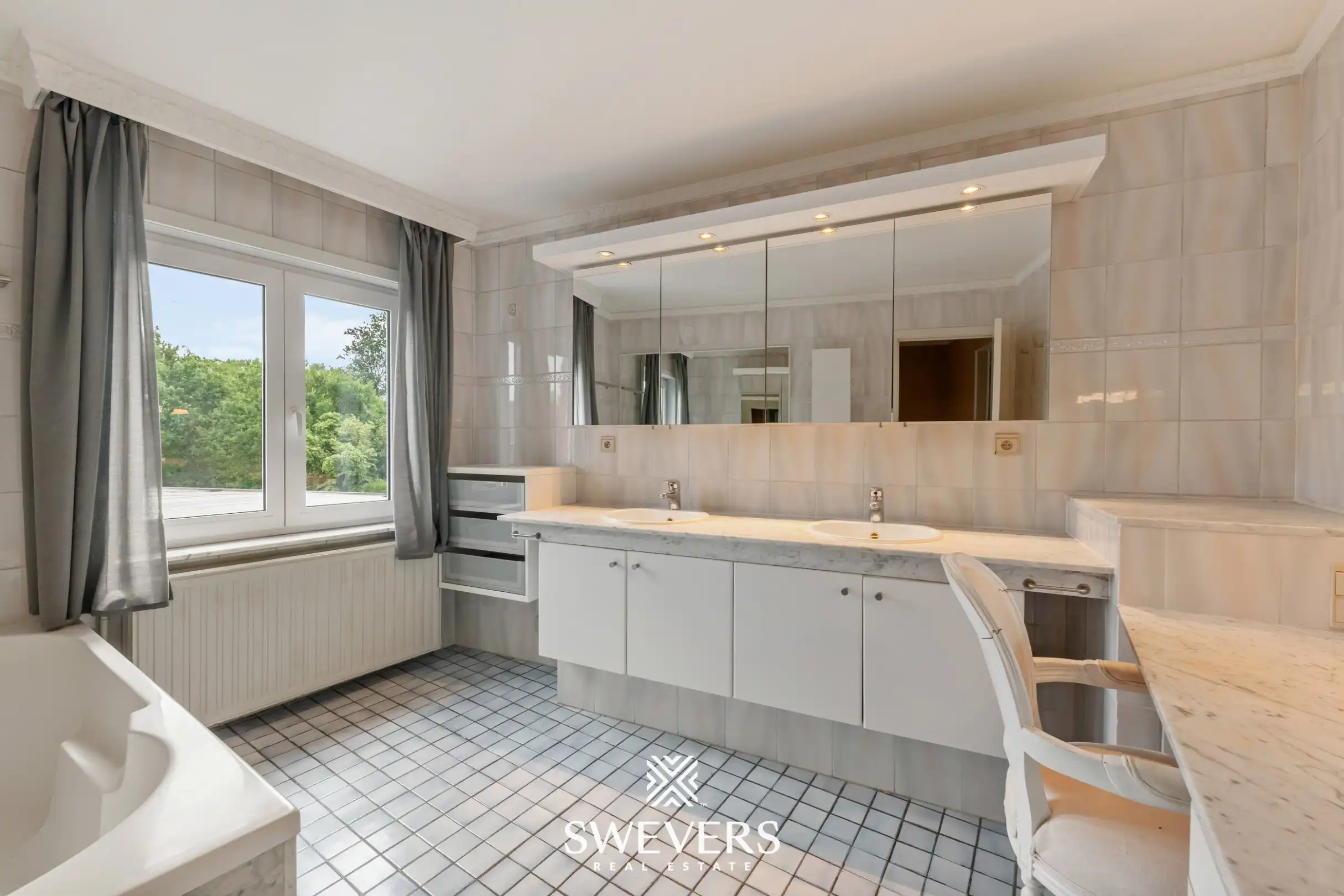Veelzijdig handelspand met ruim duplex appartement: wonen, ondernemen én investeren onder één dak in centrum Alken foto 46