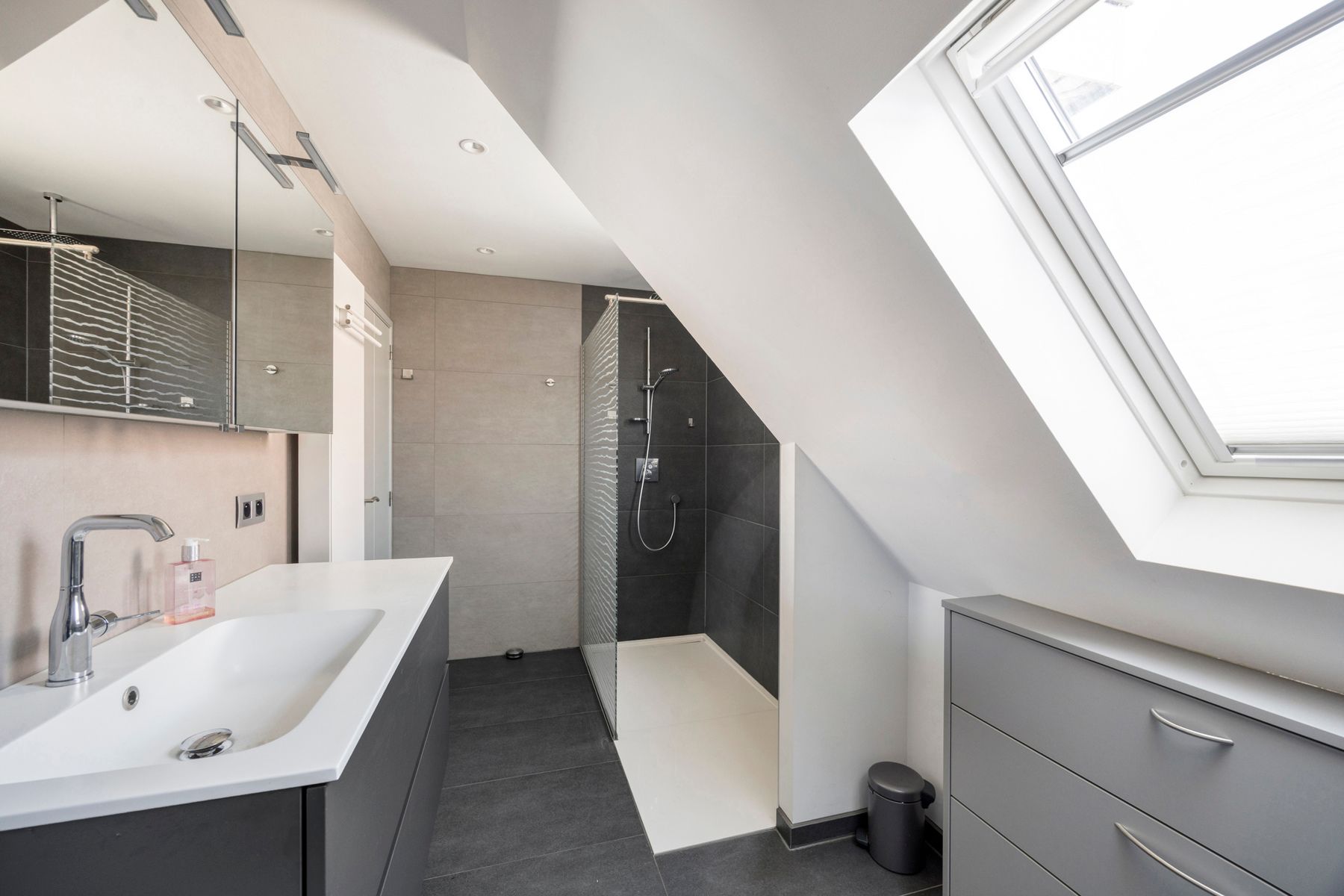 Rustig gelegen woning met garage foto 16