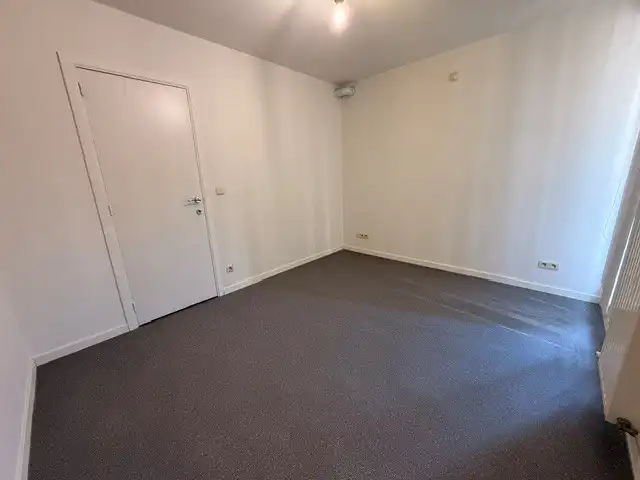 Verzorgd appartement met 1 slaapkamer, terras en lift in het centrum van Maaseik.  foto 12