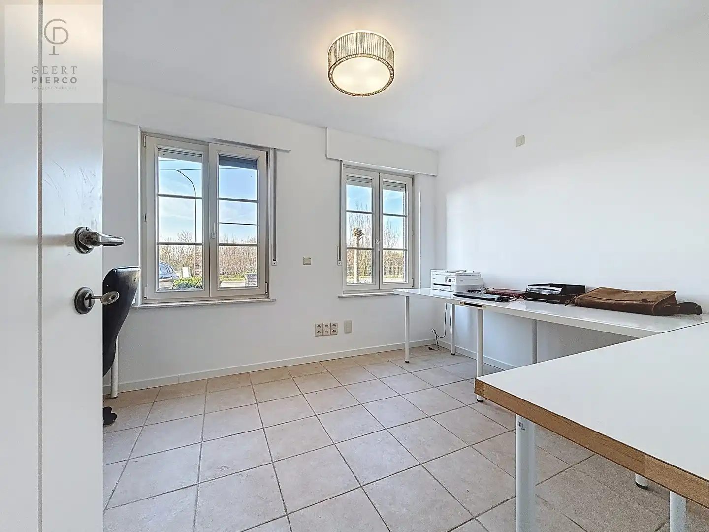Ruime woning op mooi perceel van 10 are. foto 3