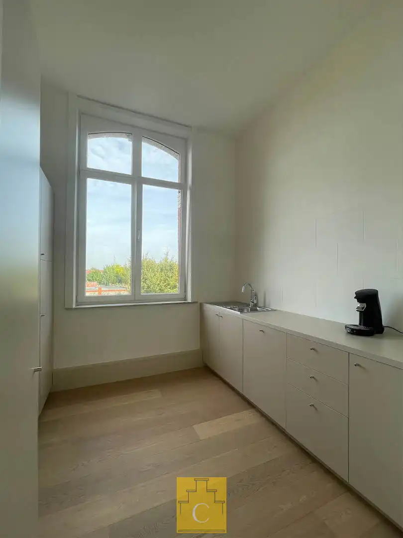 Kantoorruimte te huur in prestigieus pand aan de stadsrand foto 10