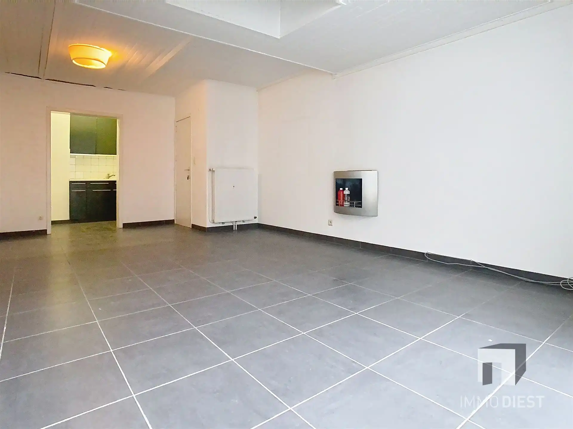 Handelsgelijkvloers met achterliggend appartement foto 11