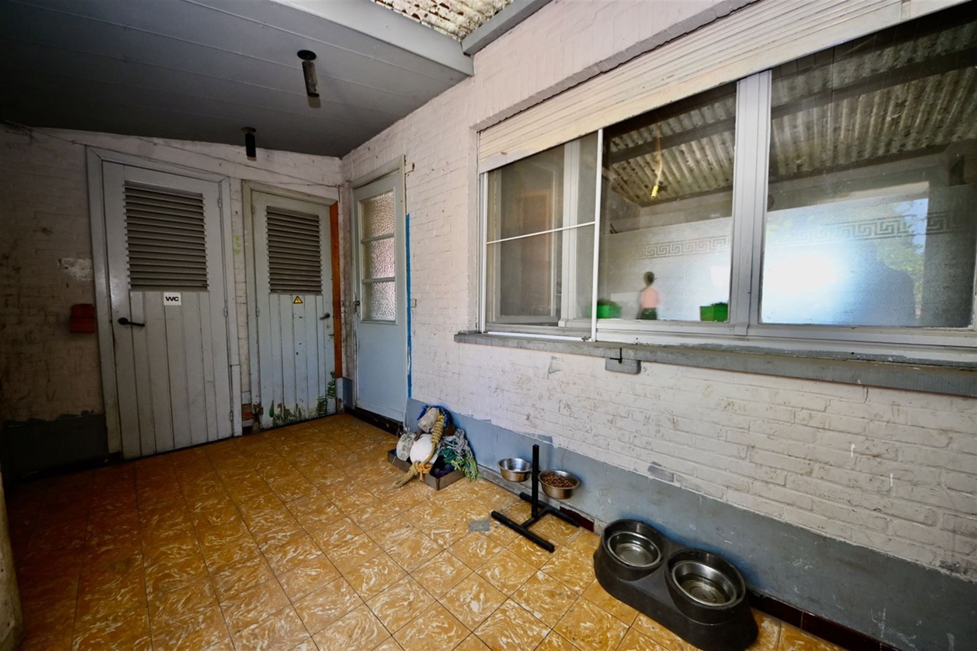 Te renoveren woning met 3 slaapkamers, garage en tuin.  foto 16