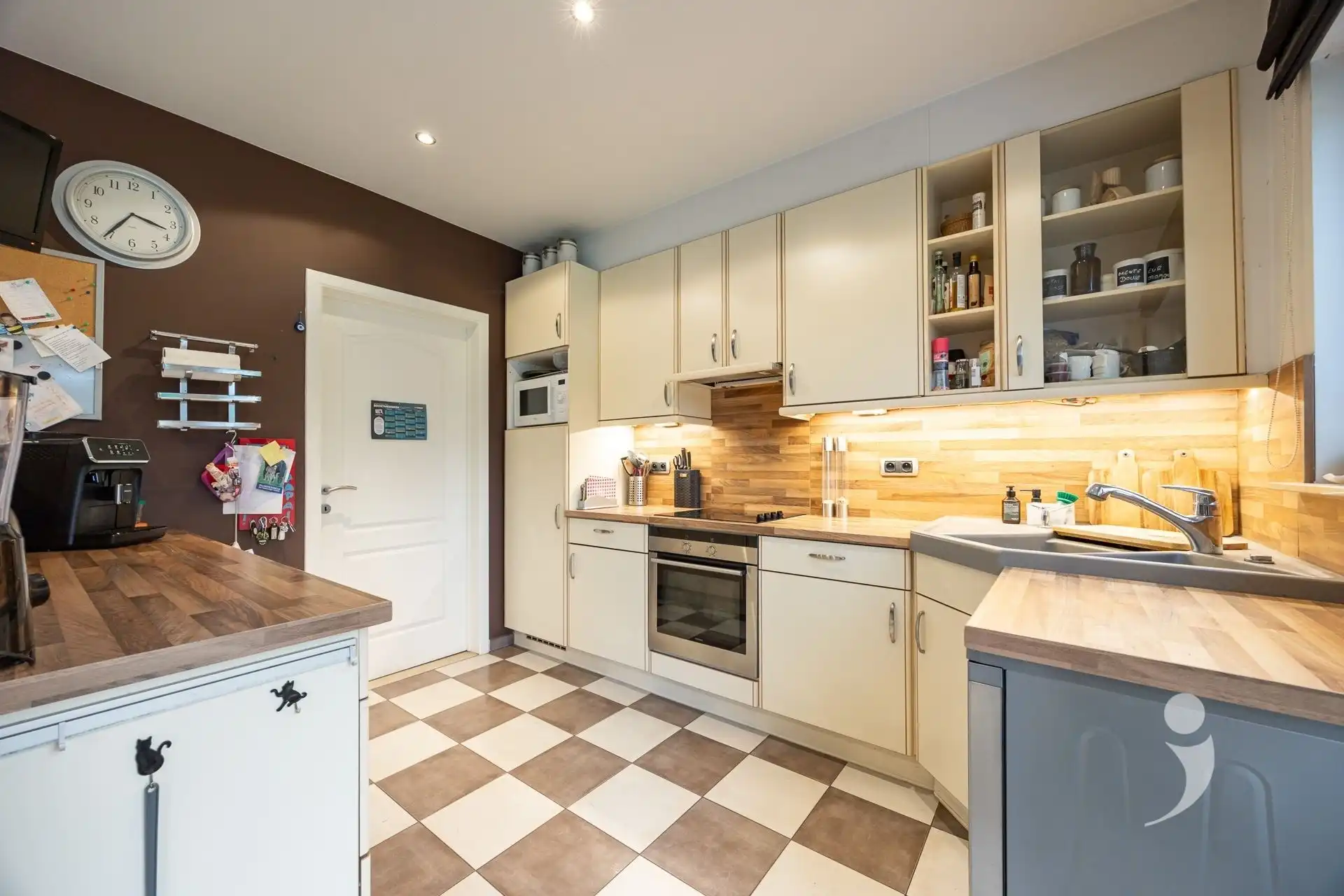 Energiezuinige woning met zwembad op uitstekende locatie in Schiplaken foto 8