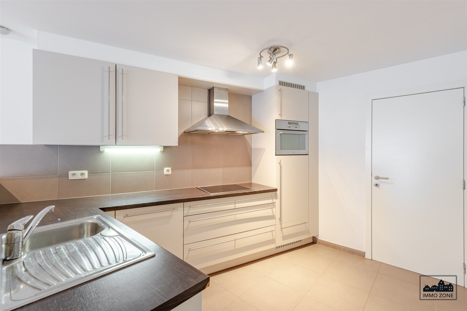 Gelijkvloers modern appartement in centrum Wetteren foto 13