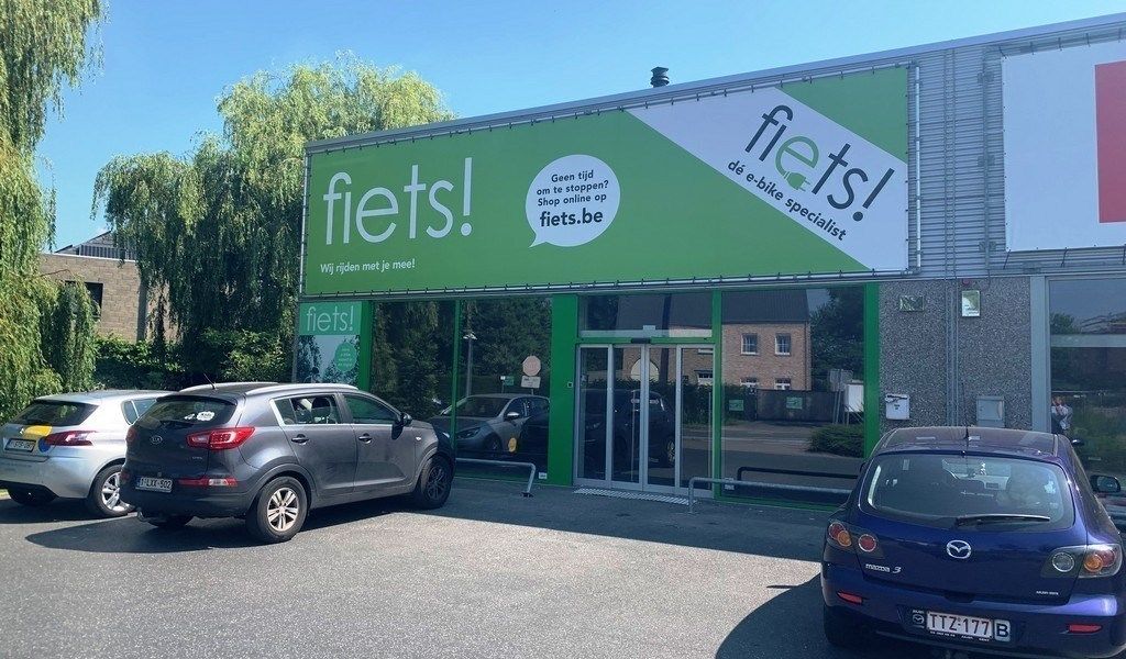 Commercieel gelegen winkel te huur in Lochristi foto {{pictureIndex}}