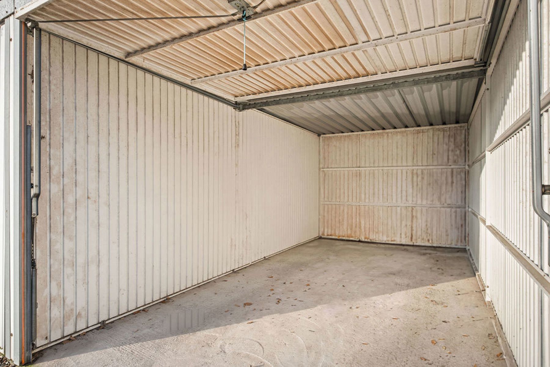 Afgesloten garagebox te koop op Walle foto 2