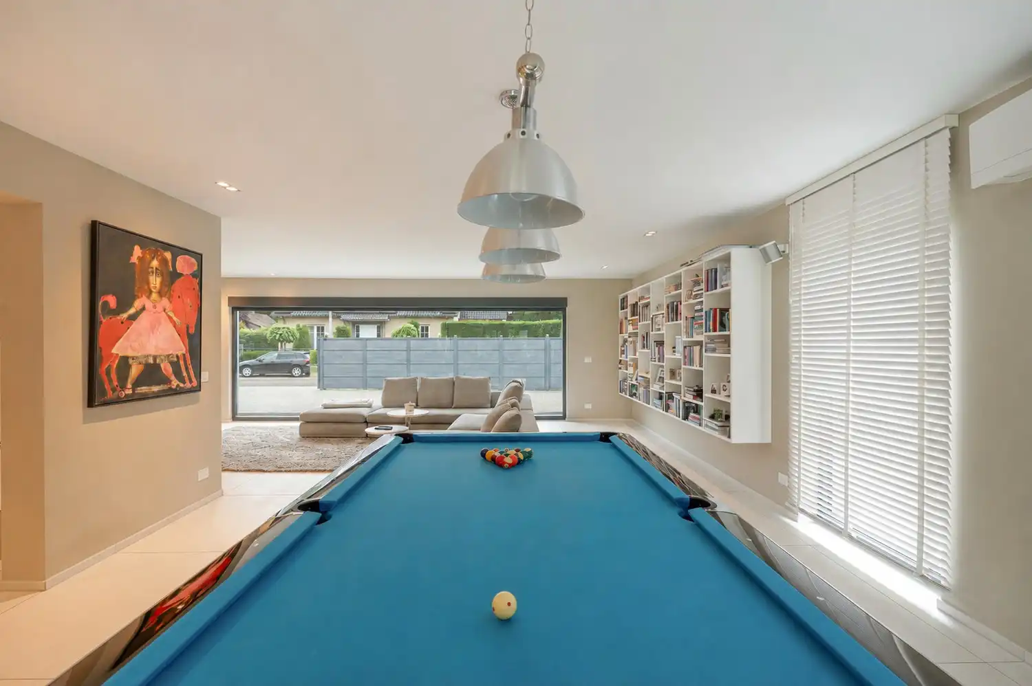 Exclusieve recente villa met verwarmd zwembad, vier garages en inclusief bouwgrond van 10a in een groene omgeving foto 16