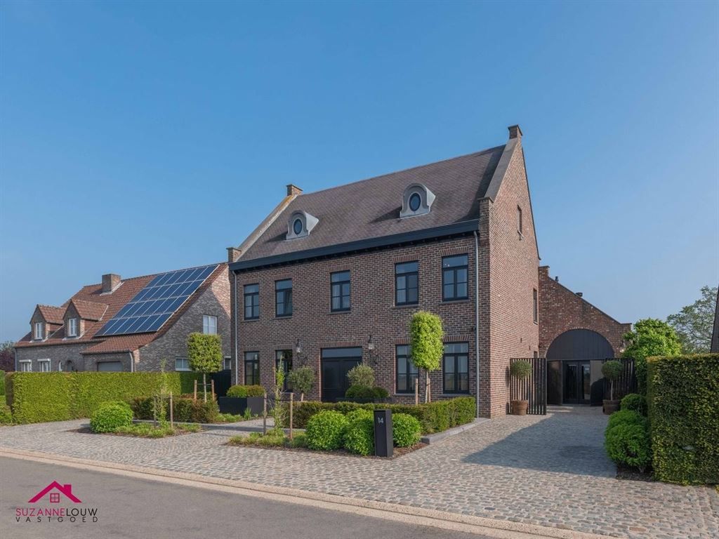 Landelijke villawoning met multifunctioneel aangrenzend gebouw foto 1