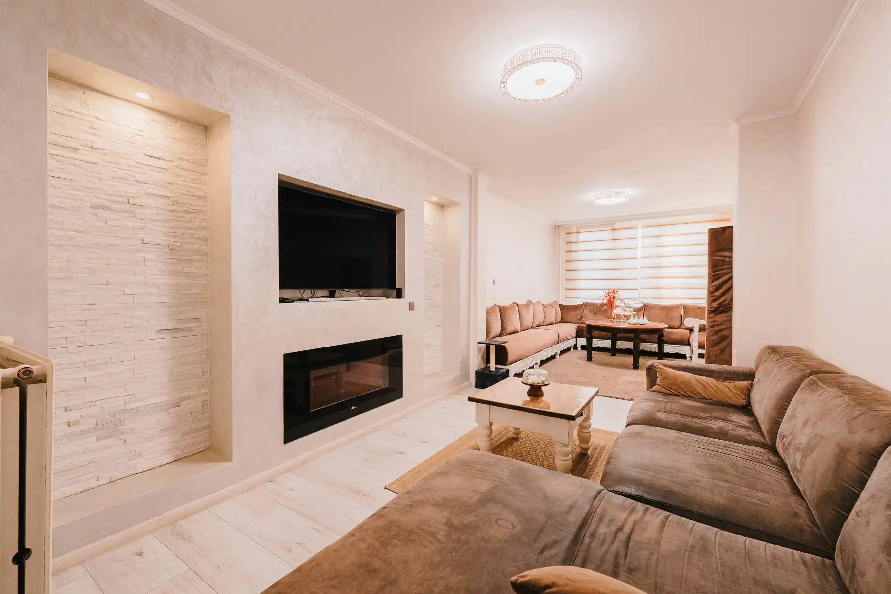 Verrassend ruime woning met sfeervolle leefruimte foto {{pictureIndex}}
